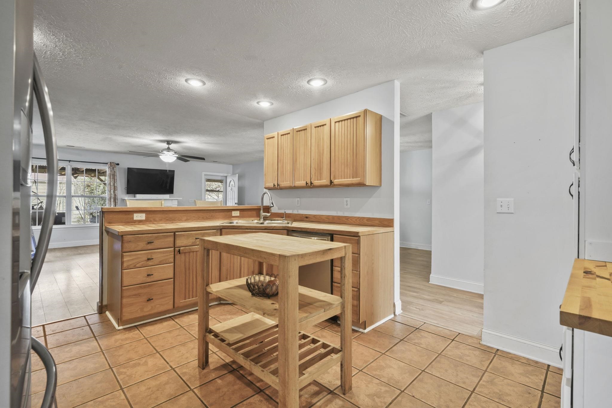 4040 Longleaf Ln. Property Photo 6