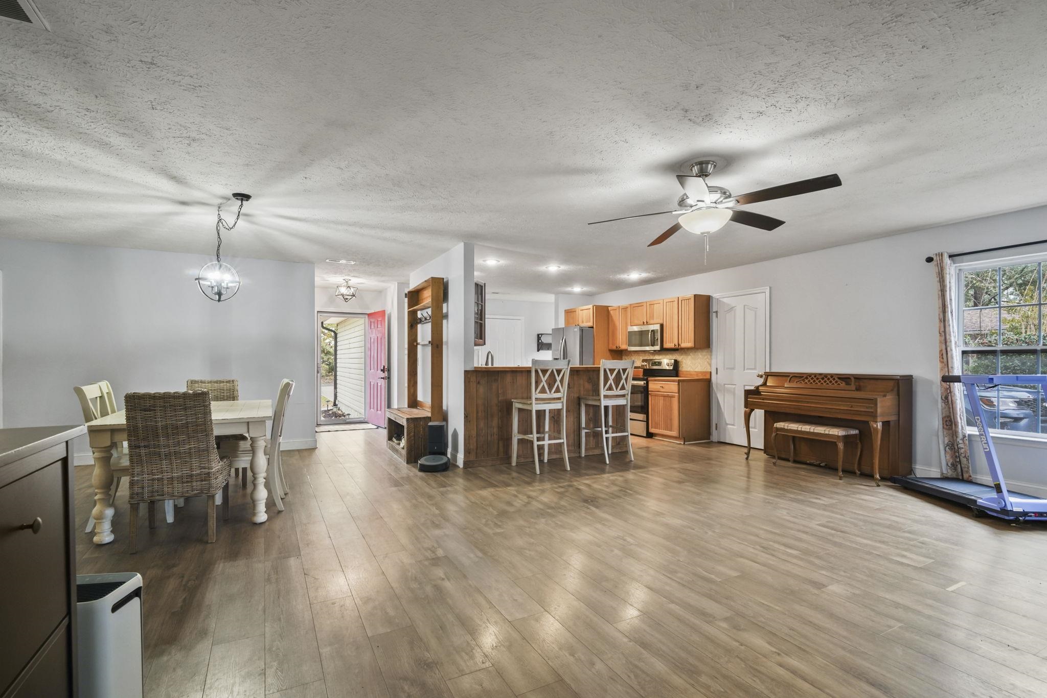 4040 Longleaf Ln. Property Photo 8