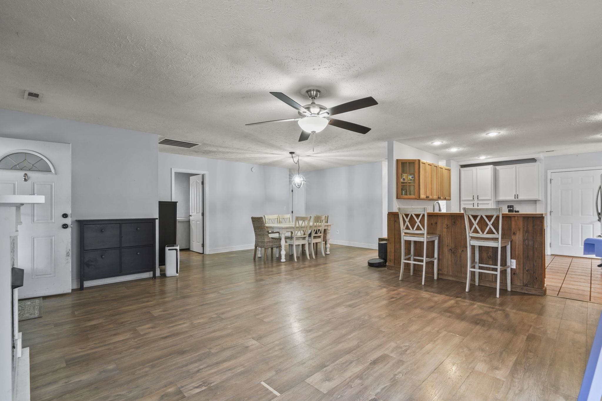 4040 Longleaf Ln. Property Photo 9