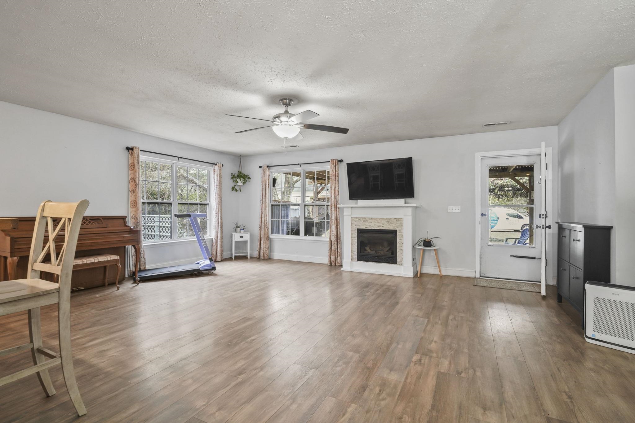 4040 Longleaf Ln. Property Photo 11