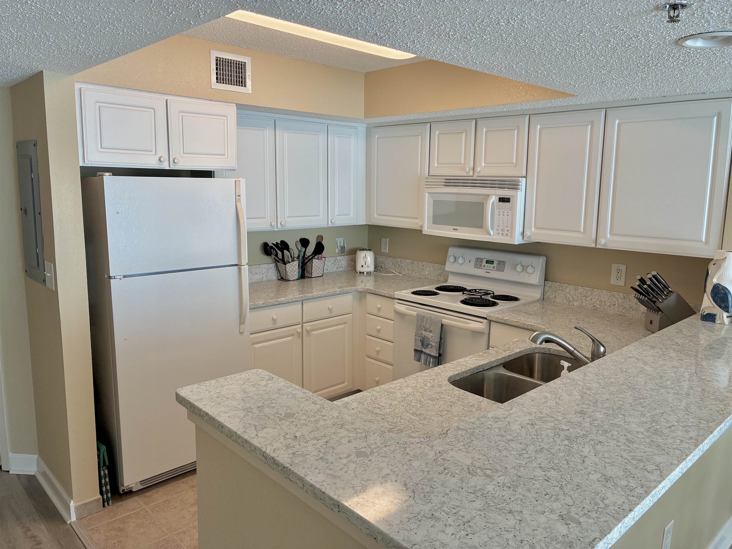2504 Ocean Blvd. N Property Photo 11