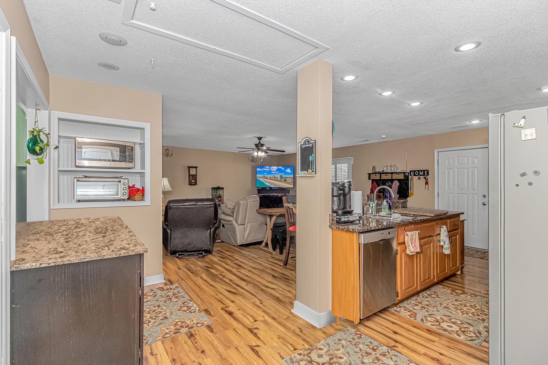 2104 Adams Circle Property Photo 6