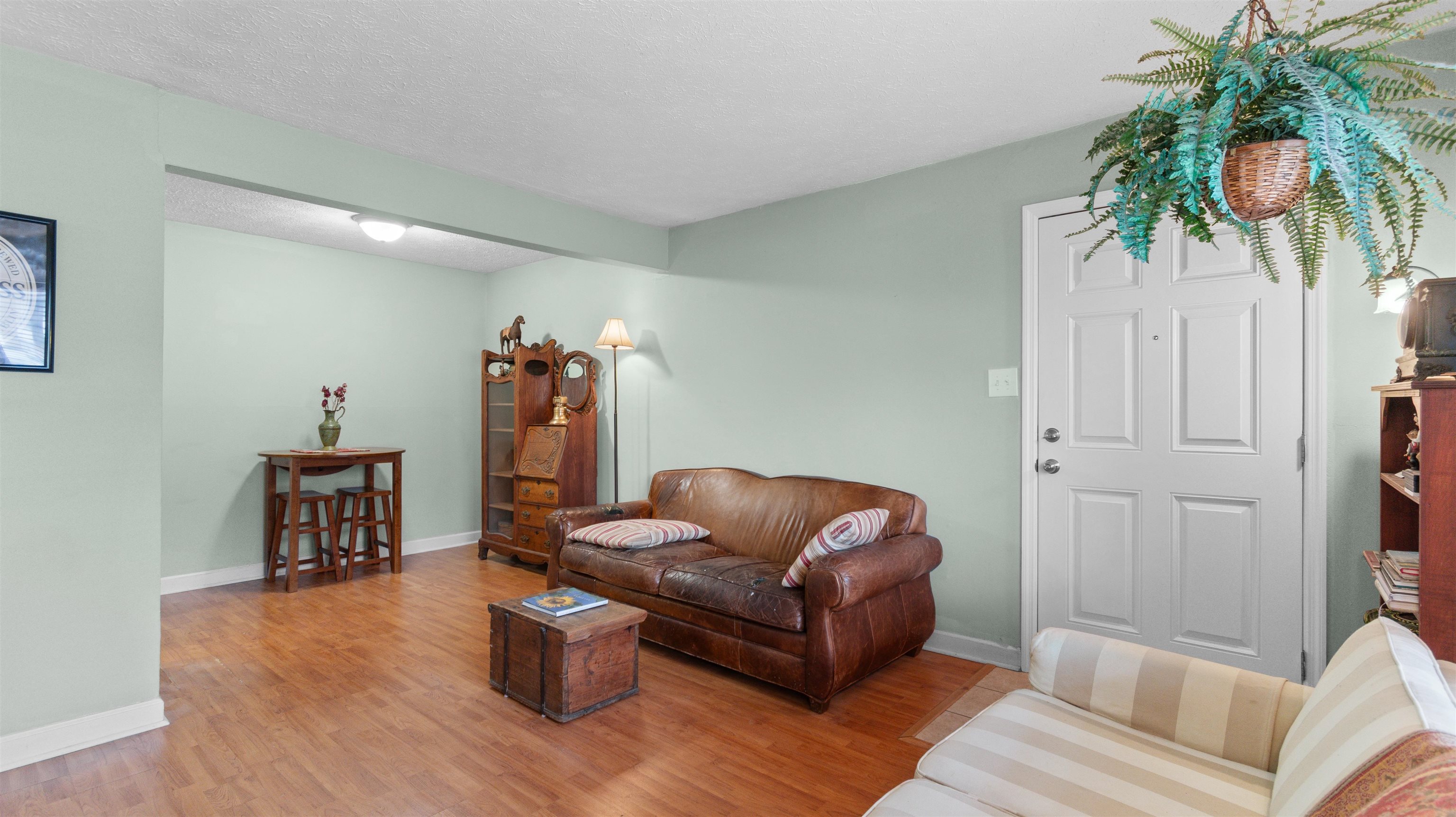 615 Carter Ln. Property Photo 4