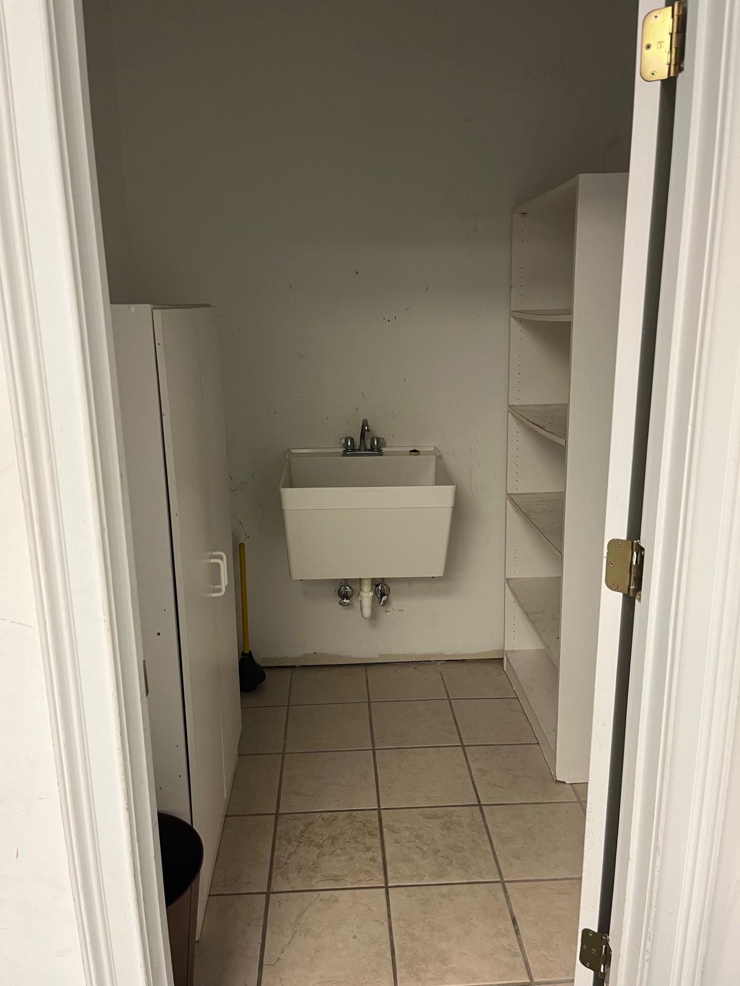 263 Commerce Dr. Property Photo 6