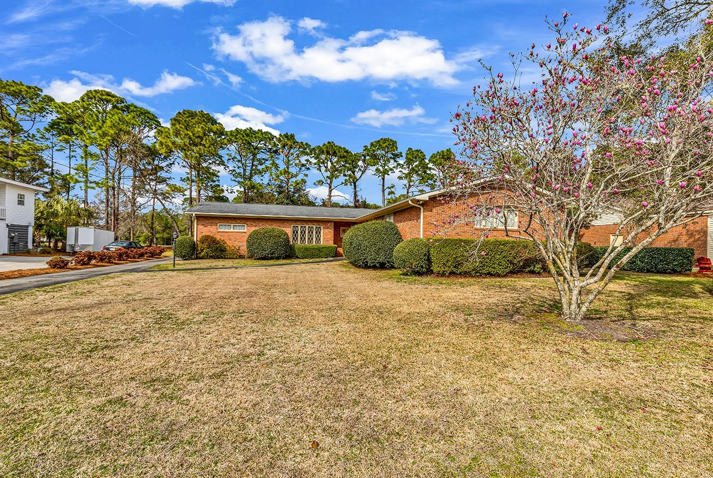 98 Forest Loop Property Photo 1