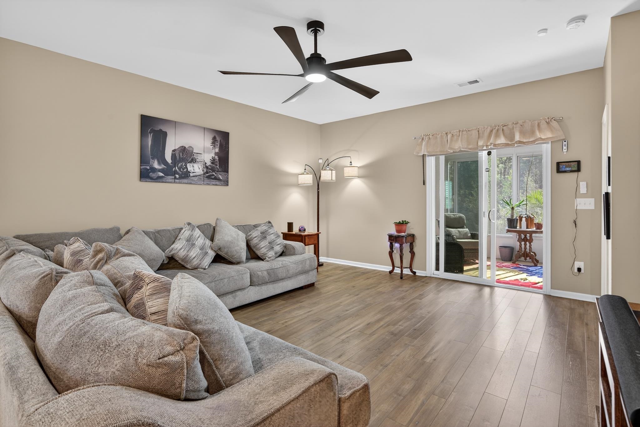 225 Cypress Tree Loop Property Photo 5