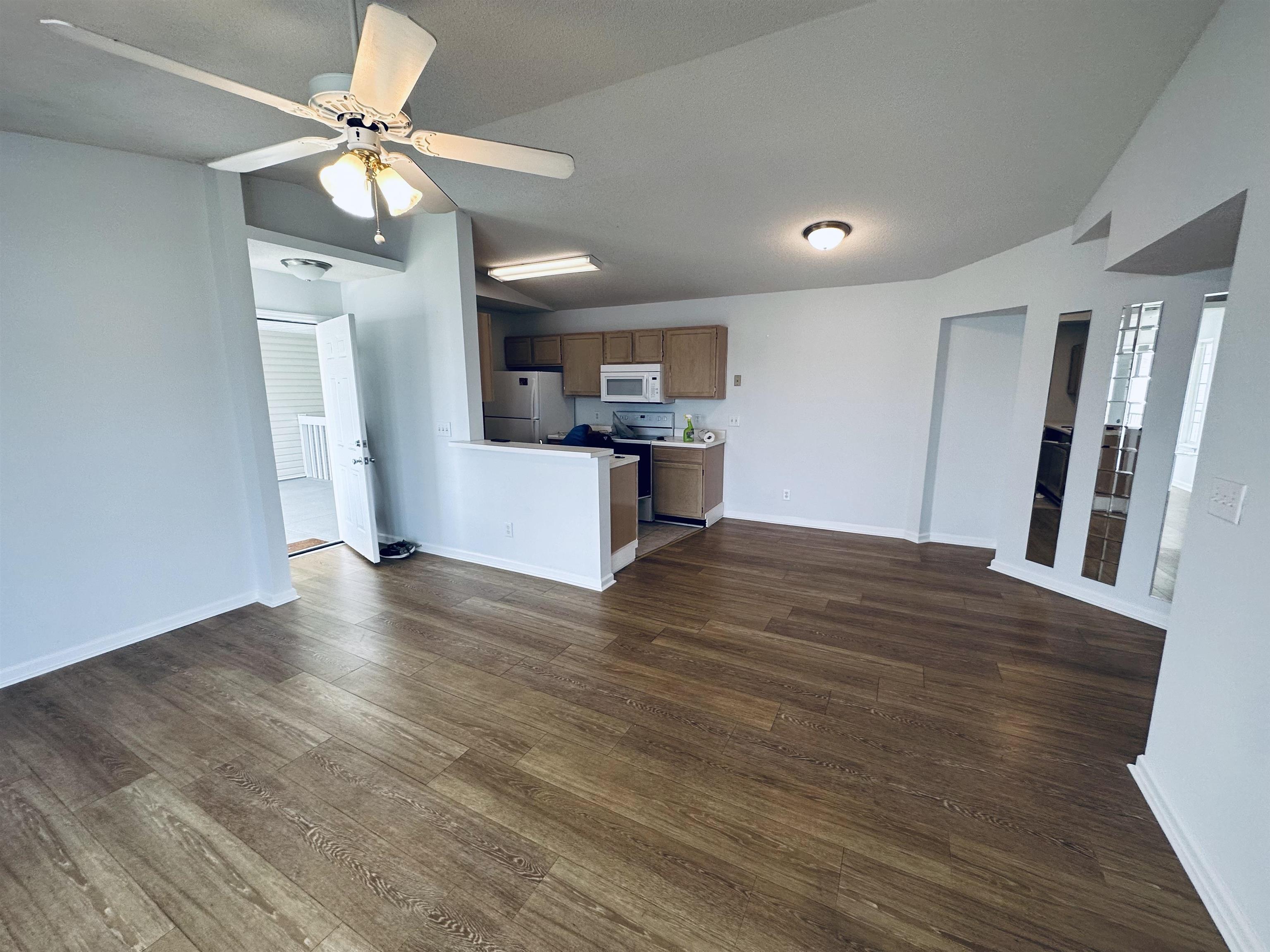 2273 Huntingdon Dr. Property Photo 2