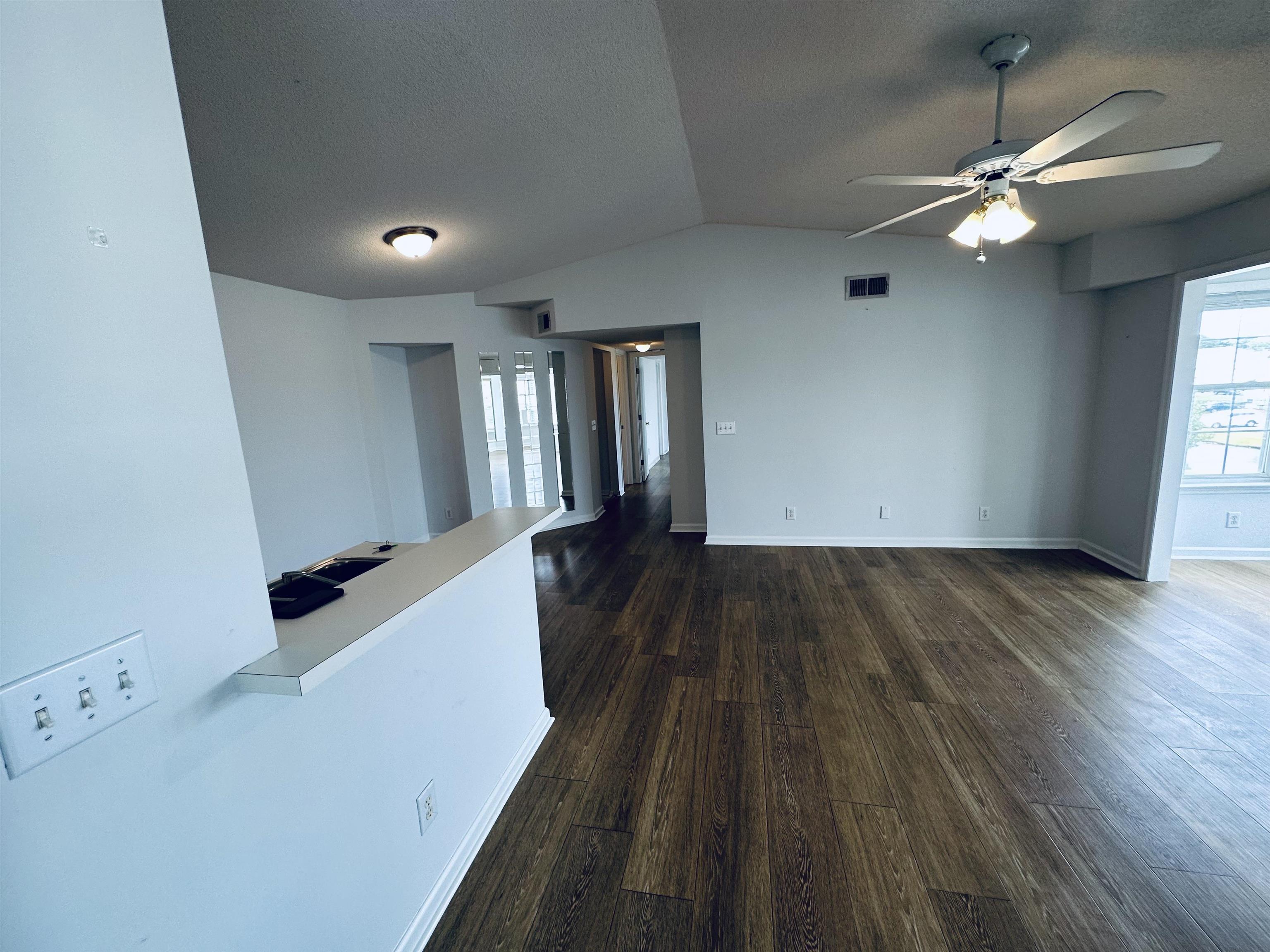 2273 Huntingdon Dr. Property Photo 4