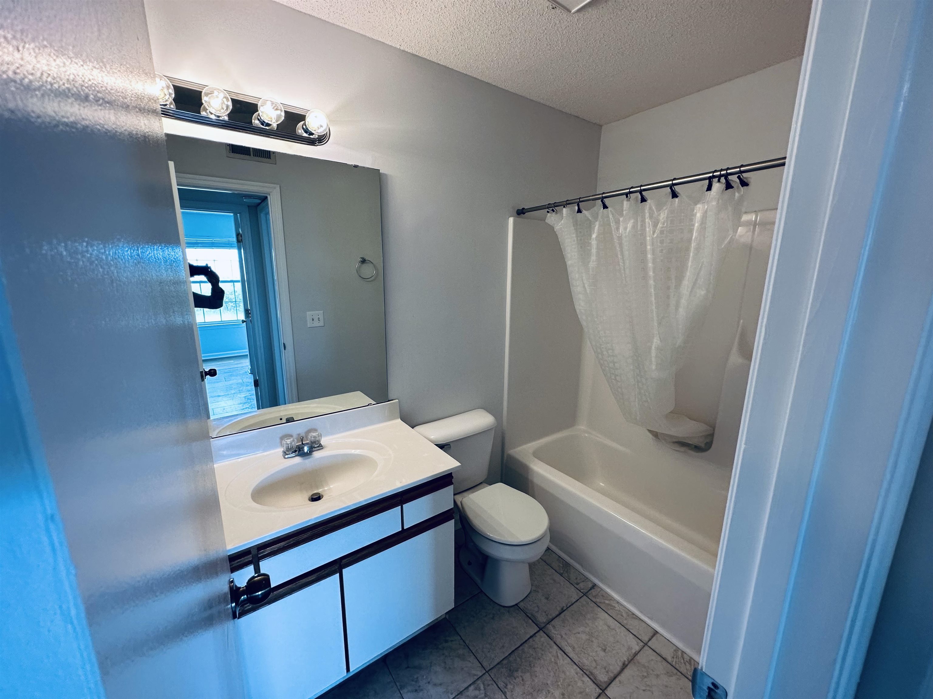 2273 Huntingdon Dr. Property Photo 9