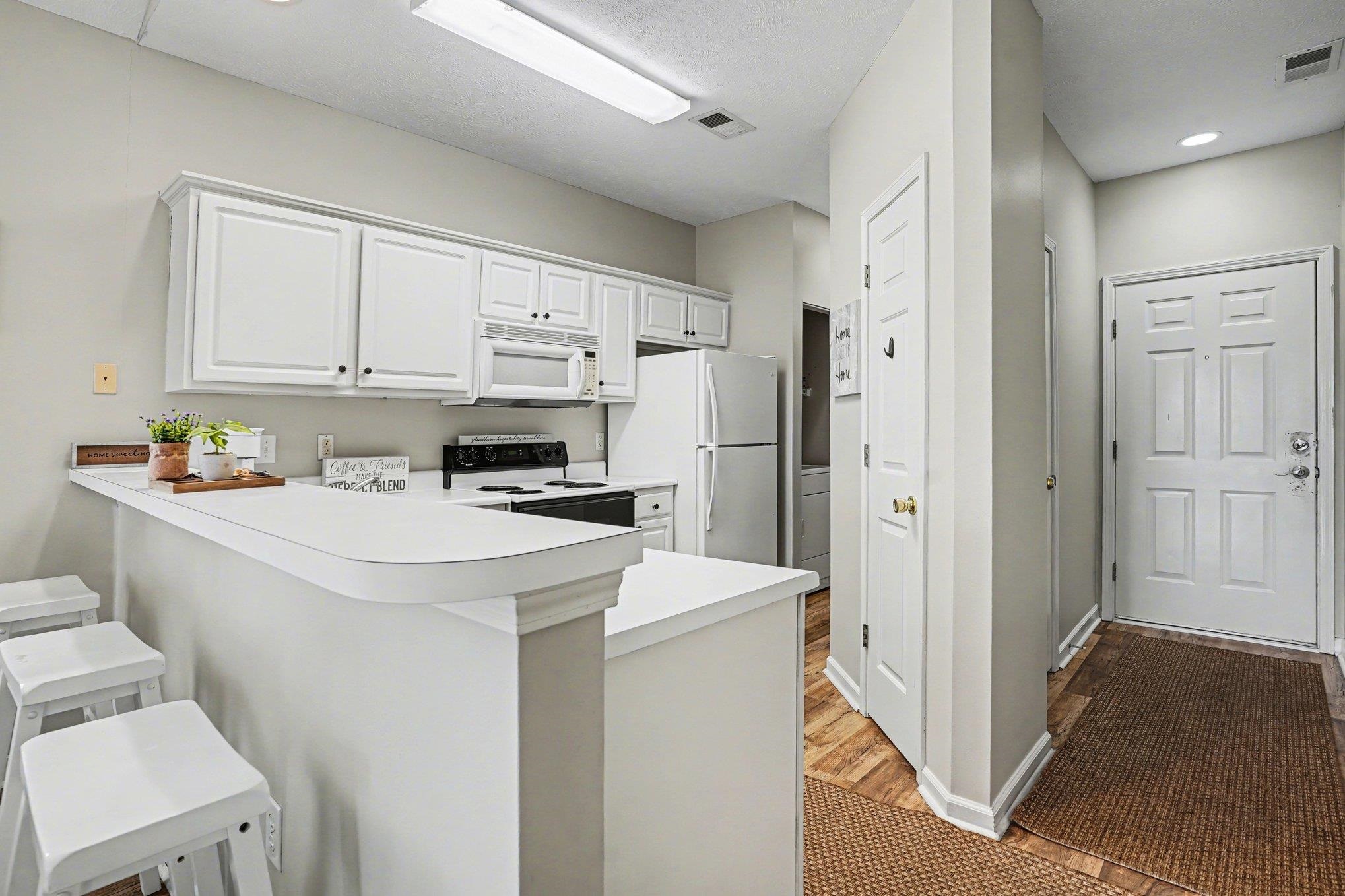 636 River Oaks Dr. Property Photo 10