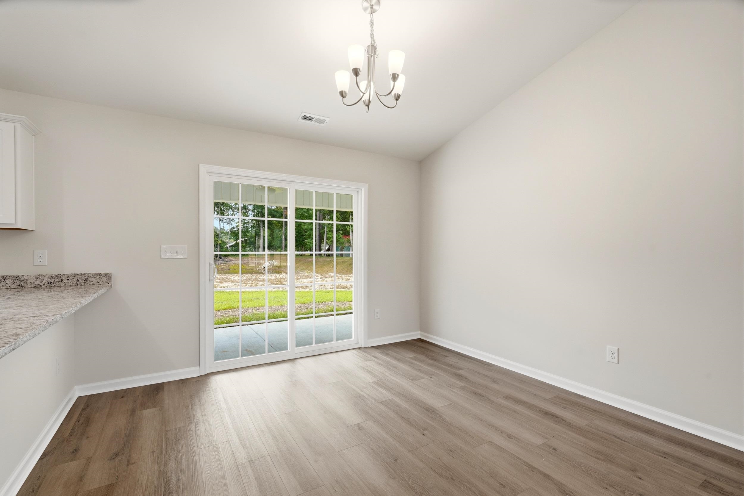 44 Bennington Ct Property Photo 5