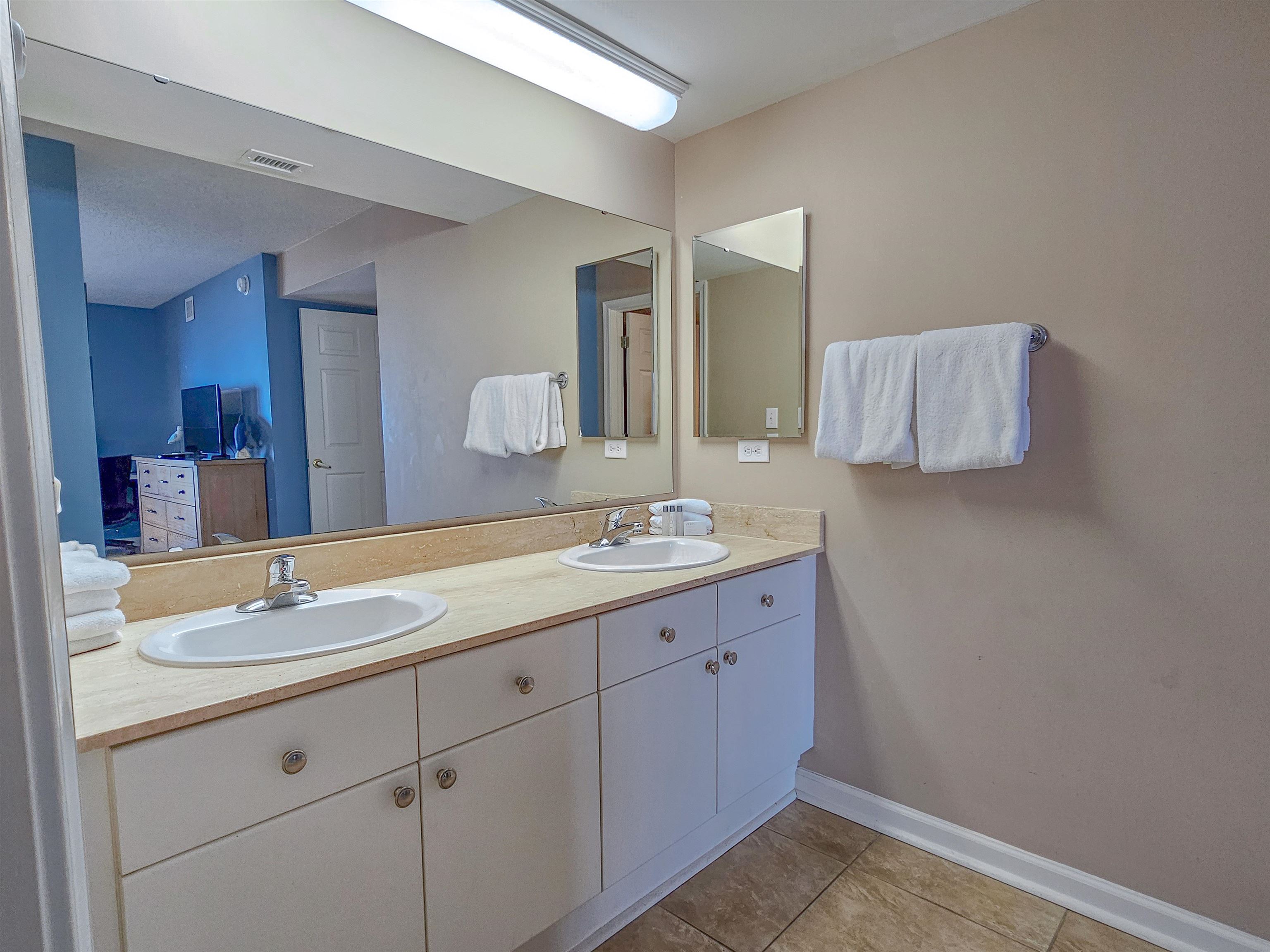 8560 Queensway Blvd. Property Photo 25