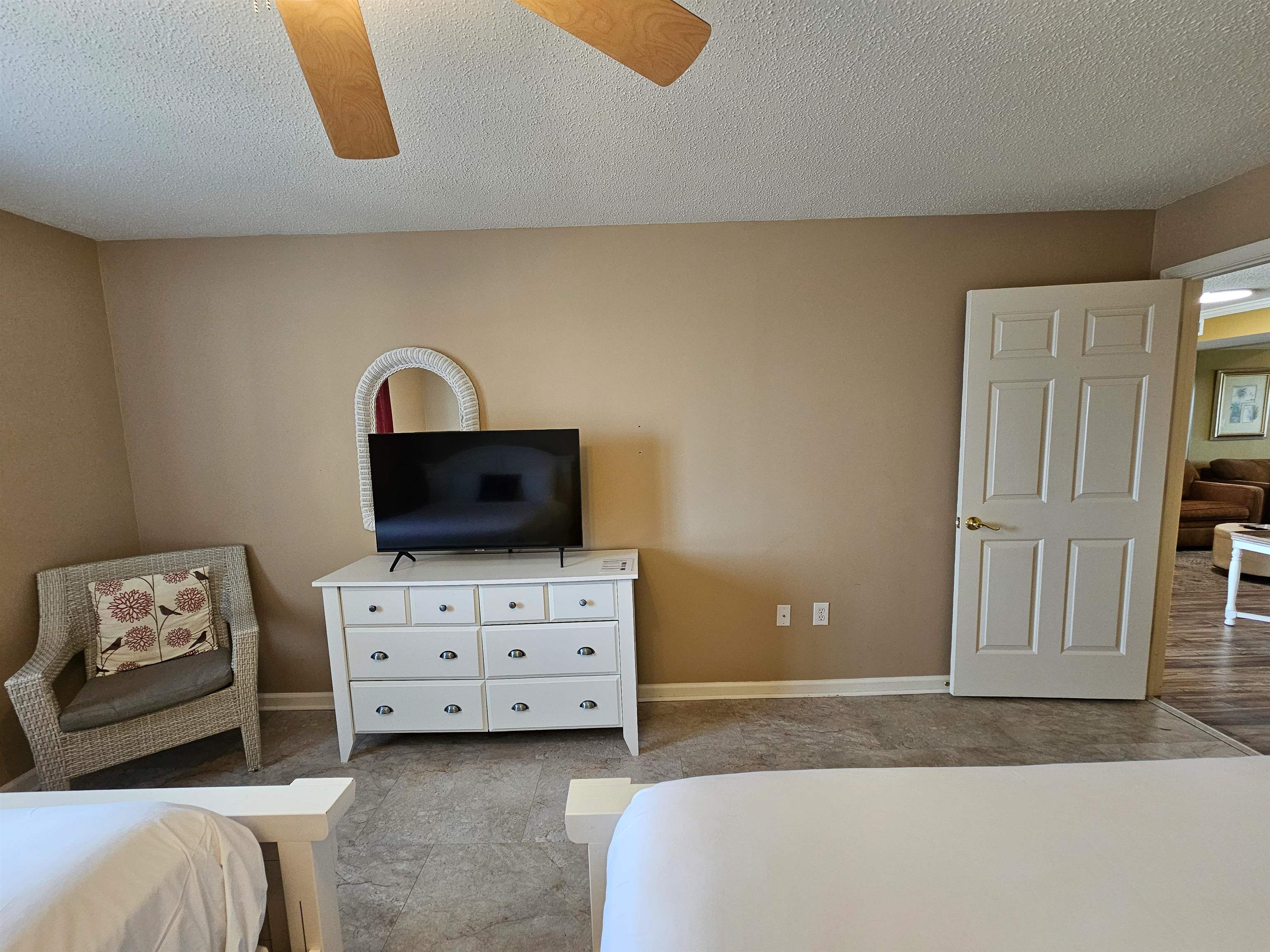 8560 Queensway Blvd. Property Photo 32