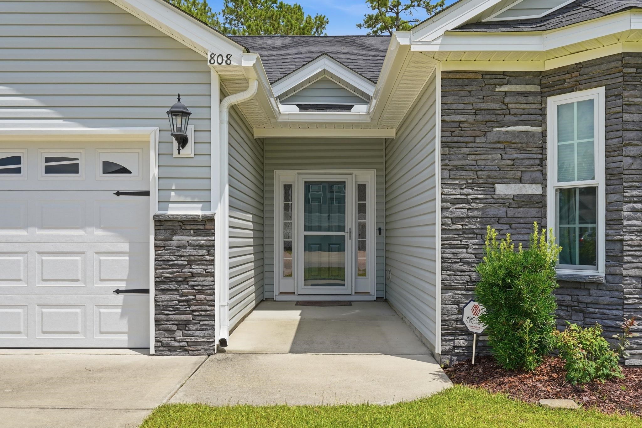 808 Twickenham Loop Property Photo 3