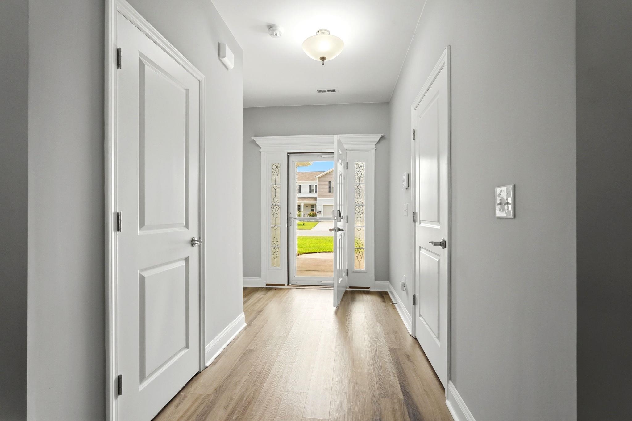 808 Twickenham Loop Property Photo 4