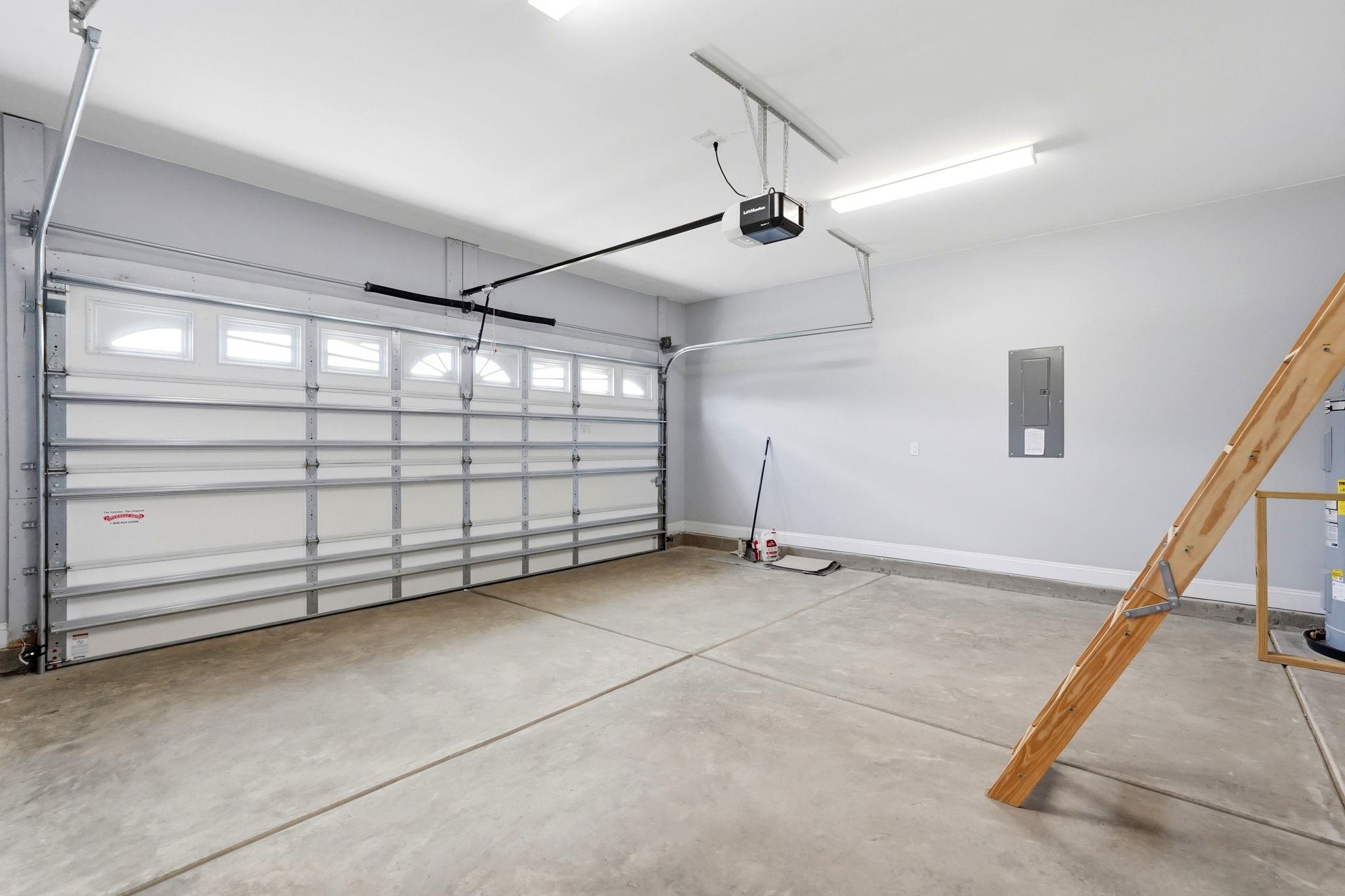808 Twickenham Loop Property Photo 36