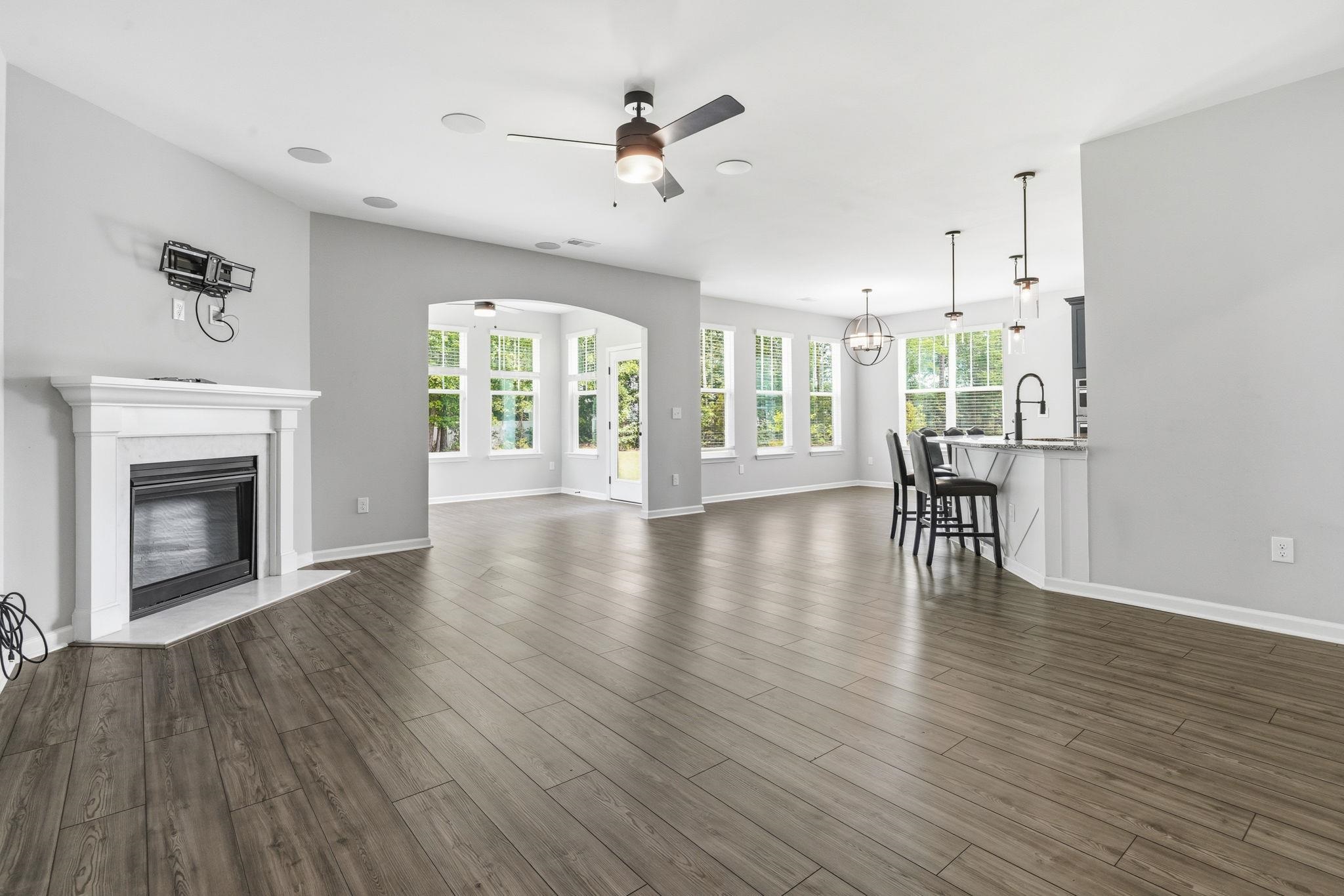 140 Azure Loop Property Photo 2