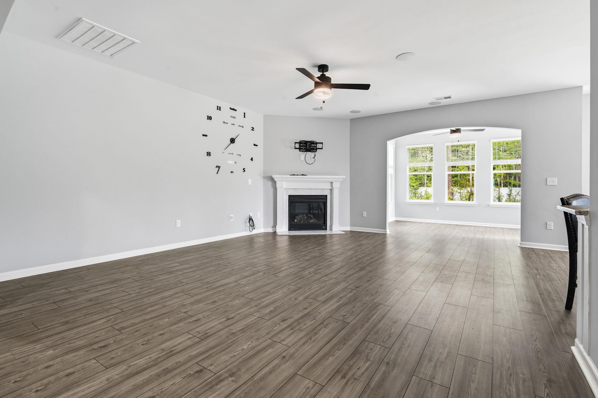 140 Azure Loop Property Photo 3