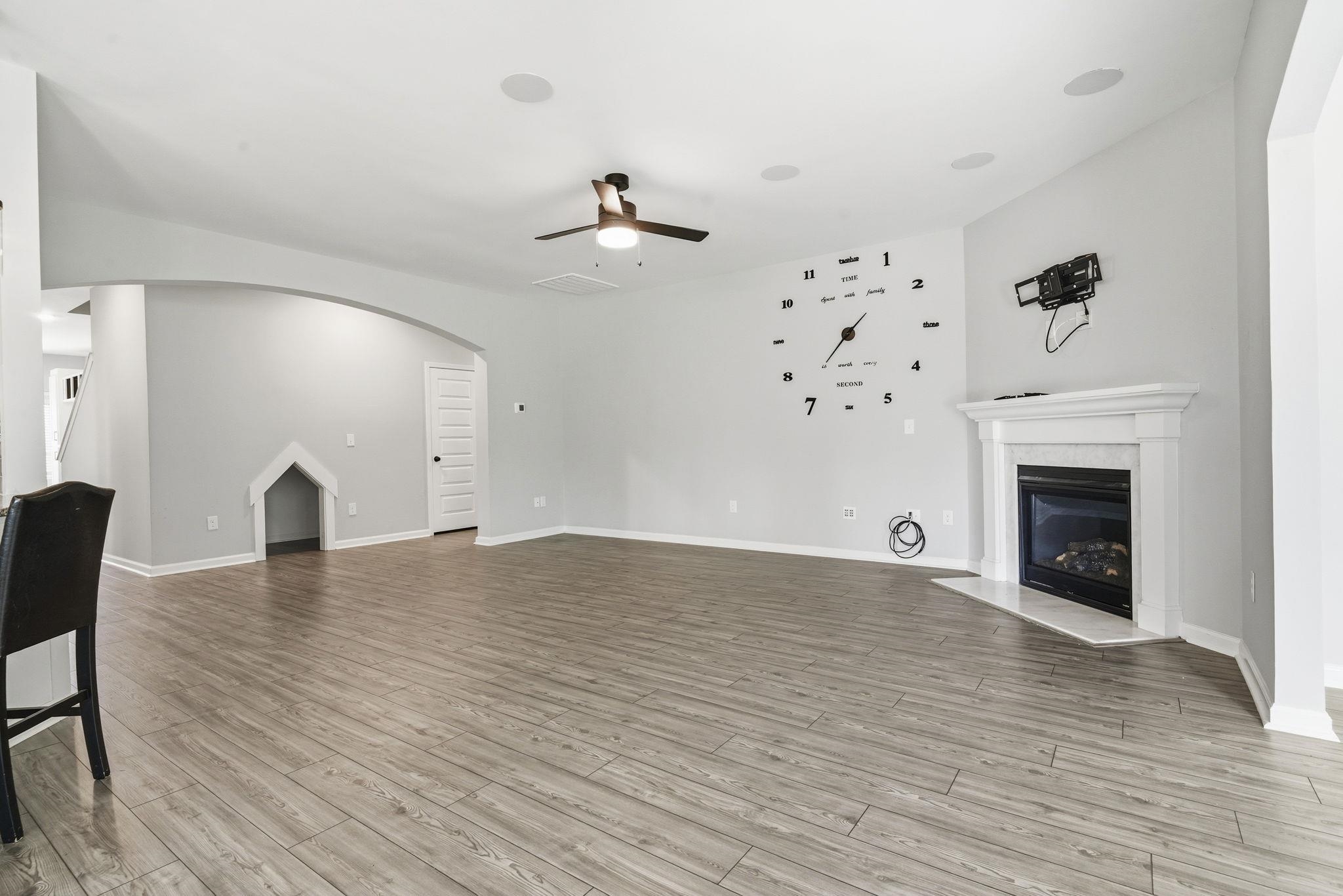 140 Azure Loop Property Photo 4