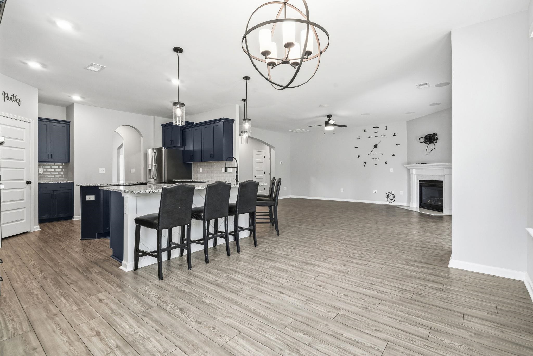 140 Azure Loop Property Photo 5