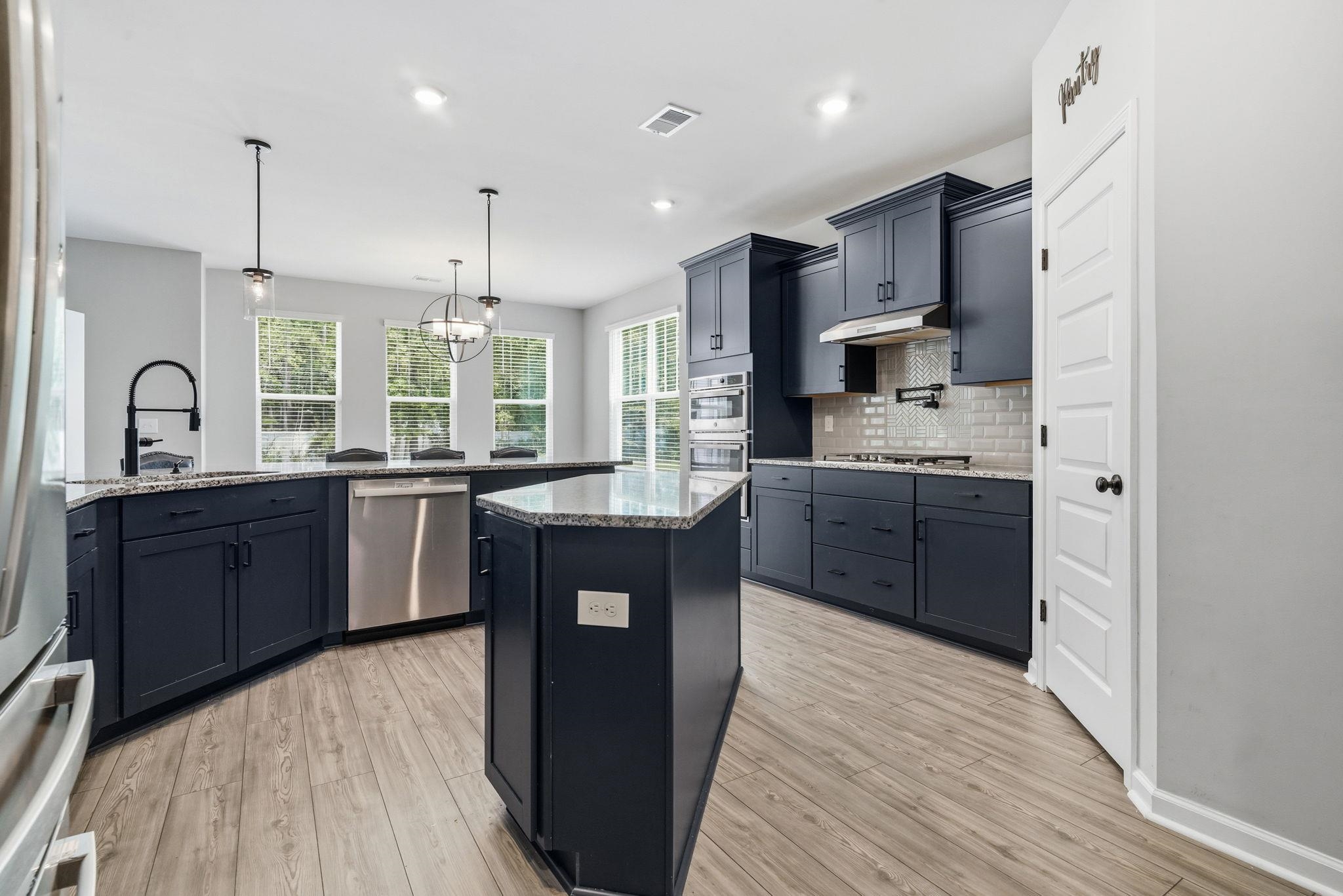 140 Azure Loop Property Photo 6