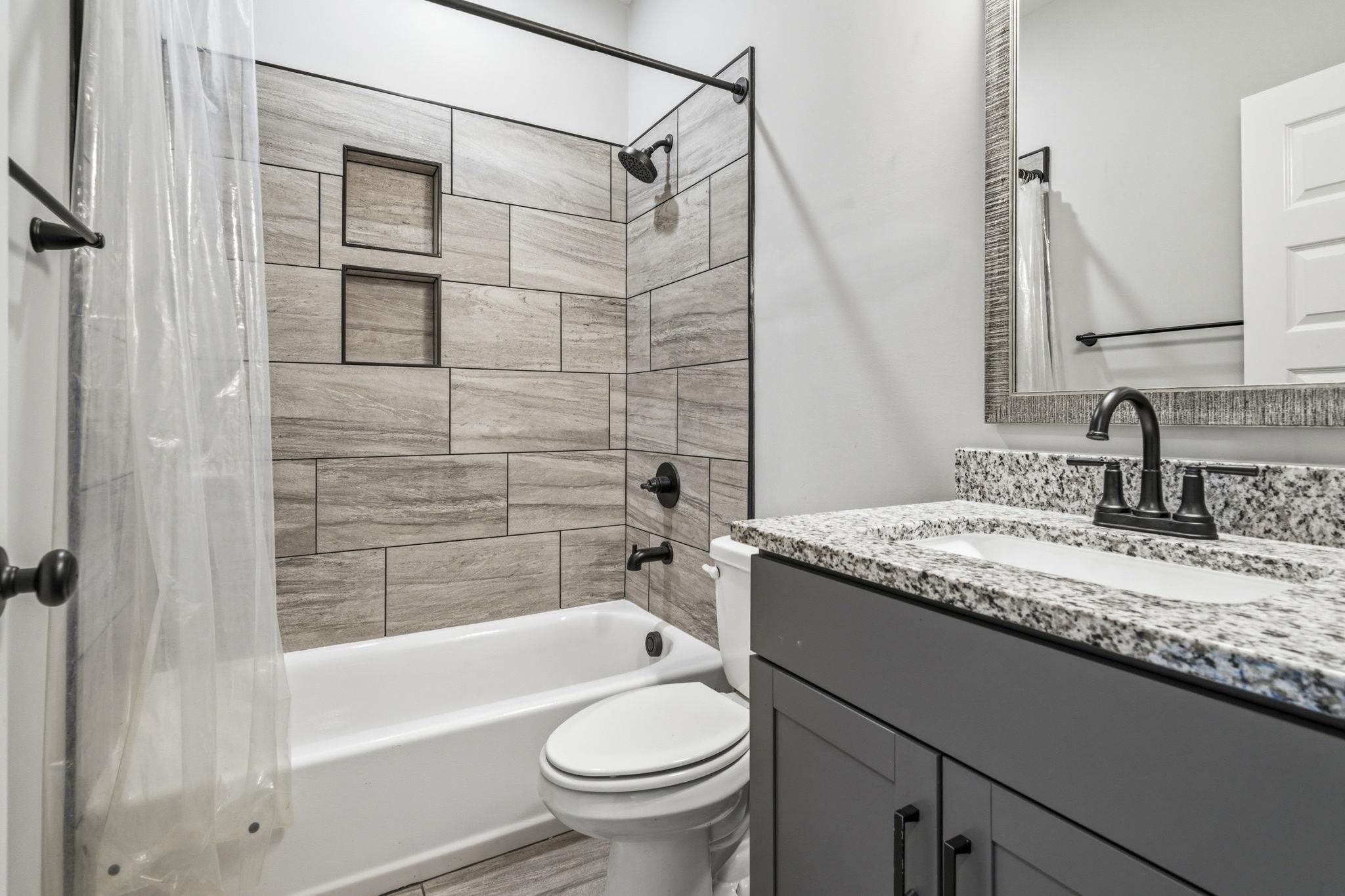 140 Azure Loop Property Photo 27