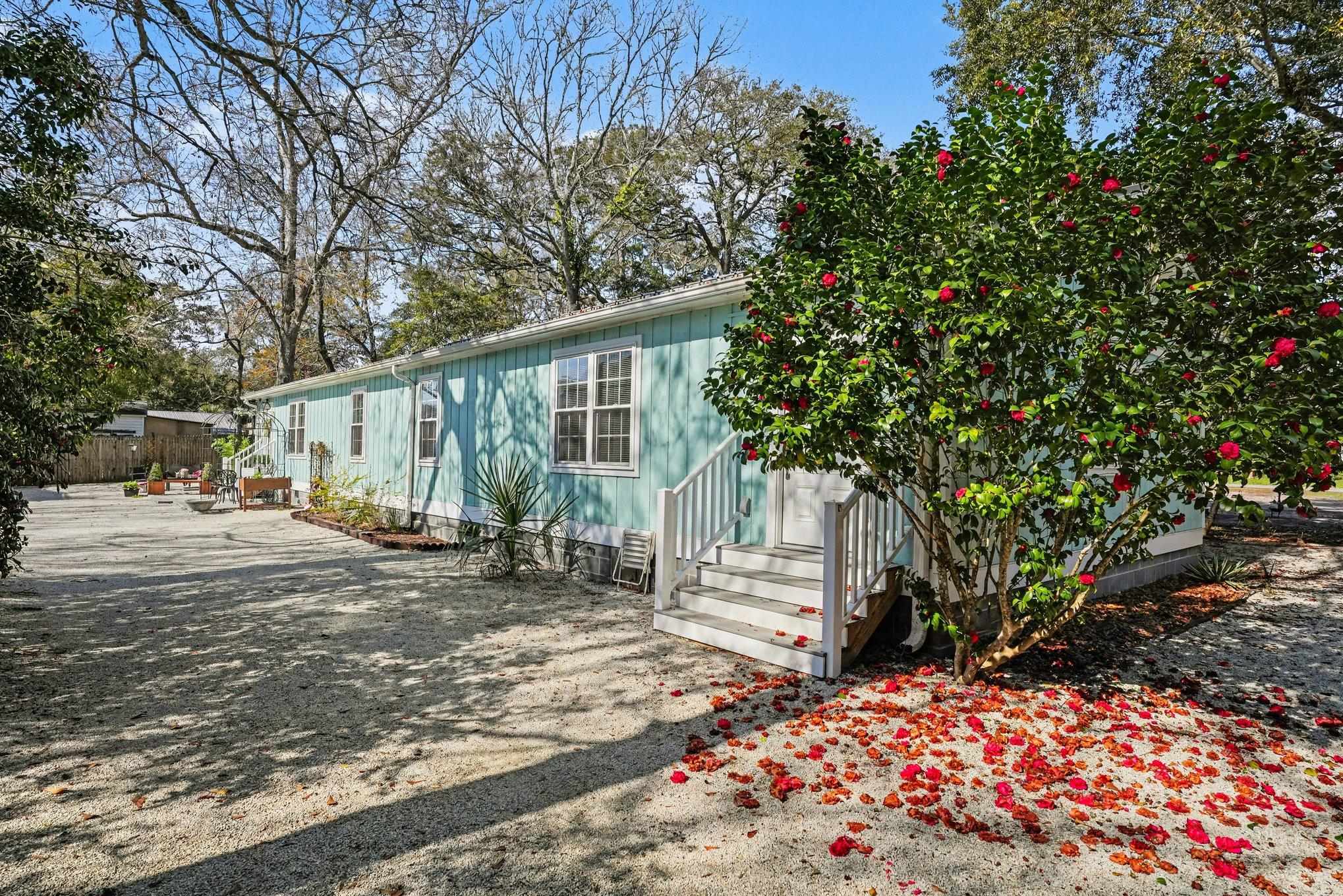 419 Pine Dr. N Property Photo 1
