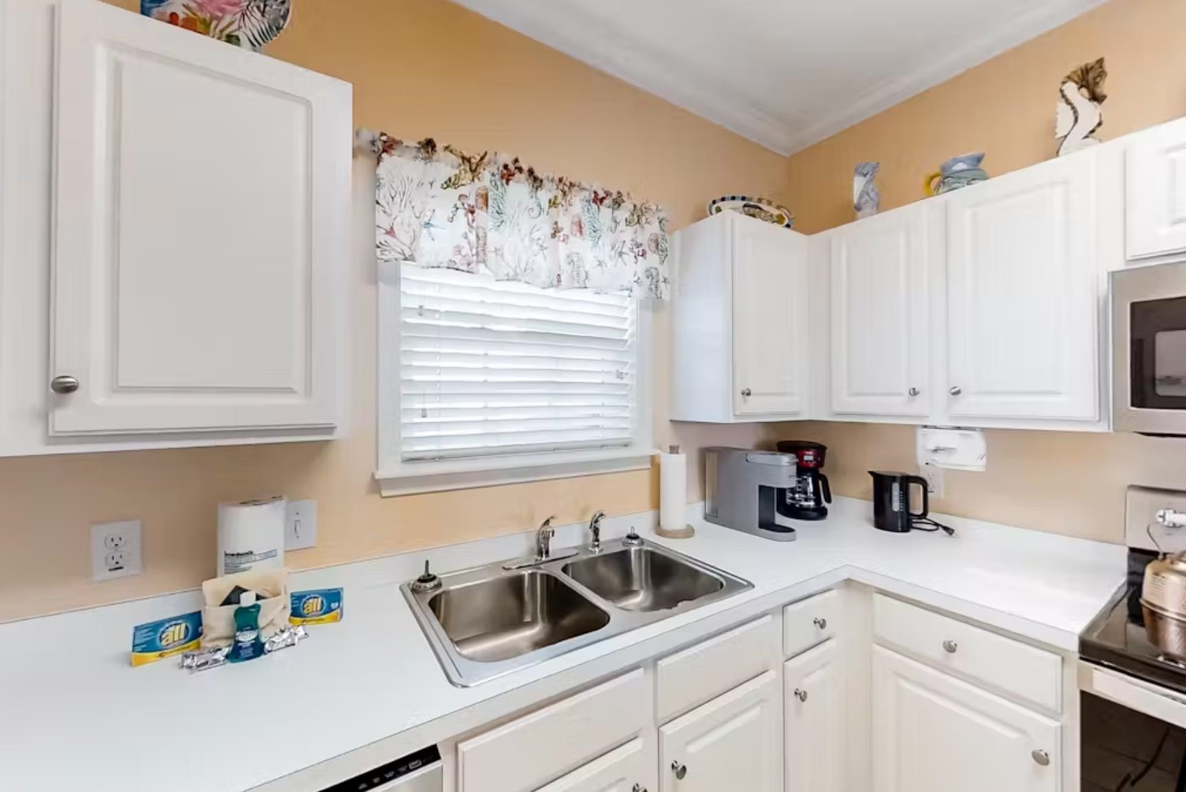 6015 Catalina Dr. Property Photo 5