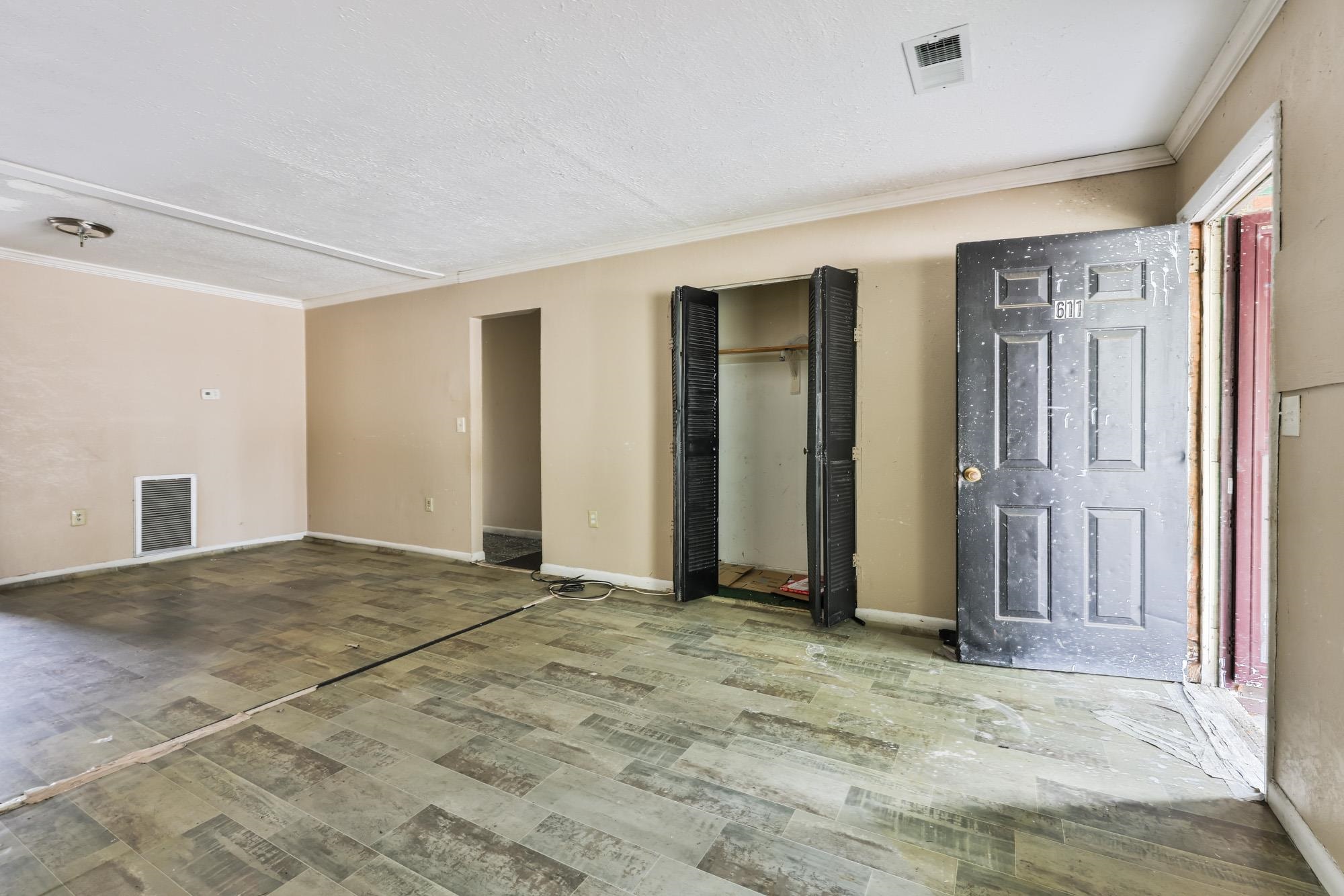611 Dekalb St. Property Photo 4