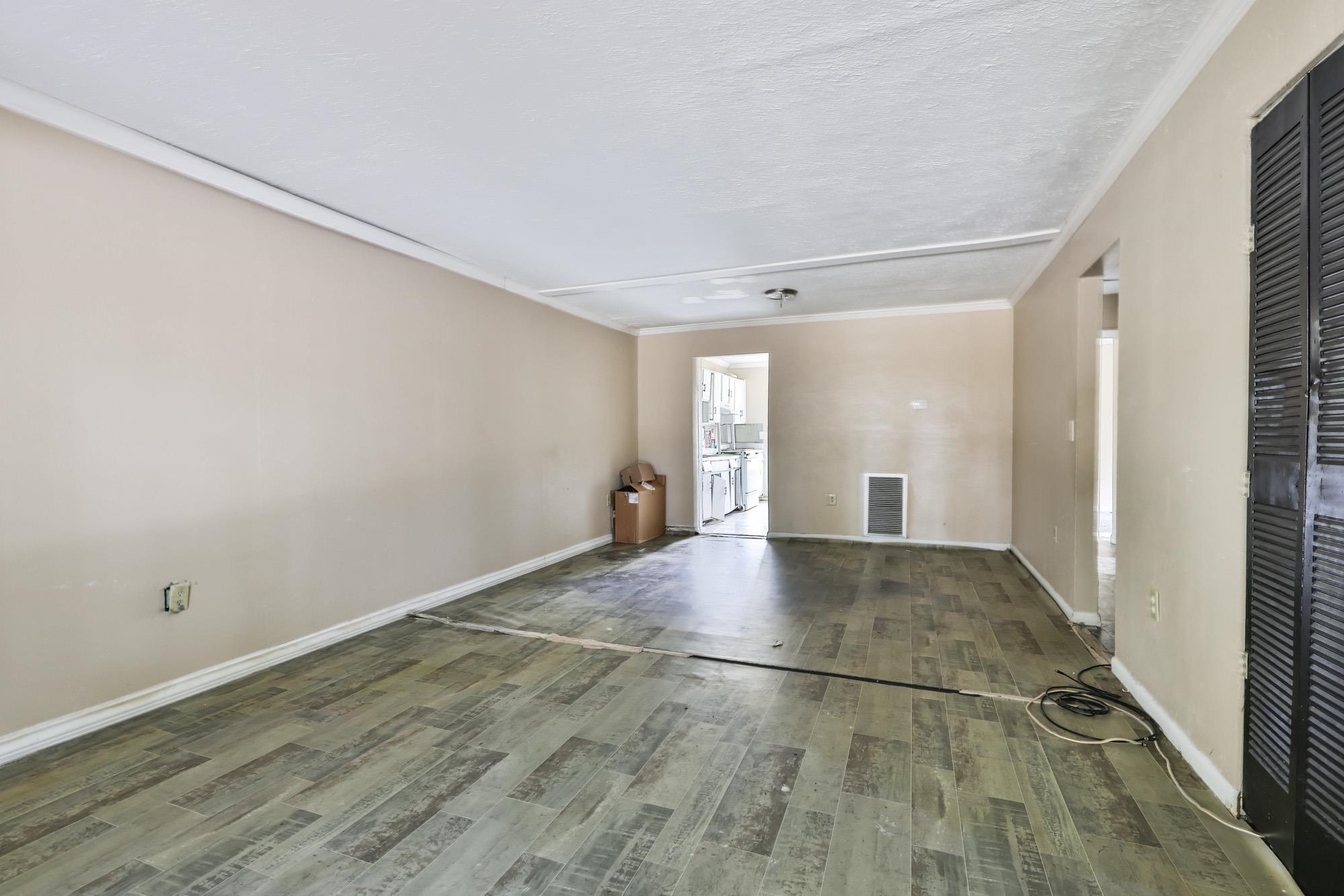 611 Dekalb St. Property Photo 5
