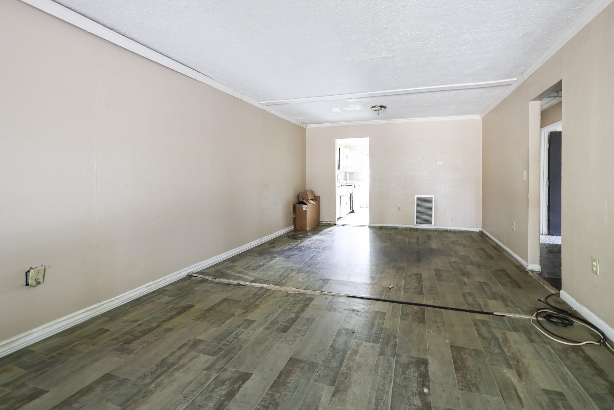 611 Dekalb St. Property Photo 6