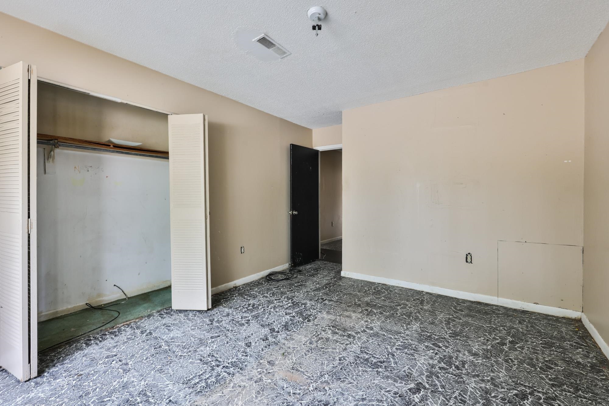 611 Dekalb St. Property Photo 9