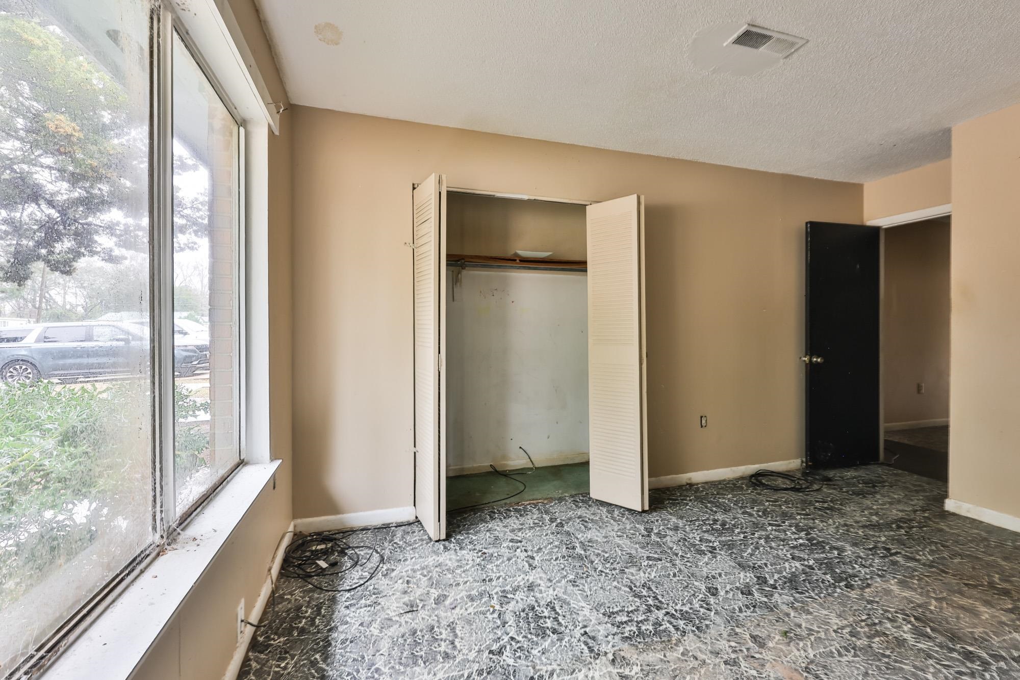 611 Dekalb St. Property Photo 10