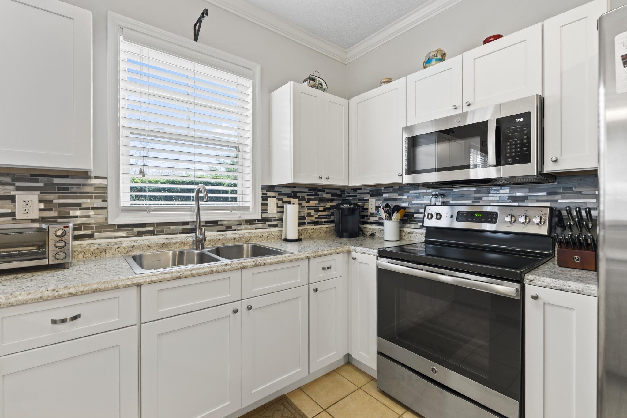 805 Crumpet Ct. Property Photo 4