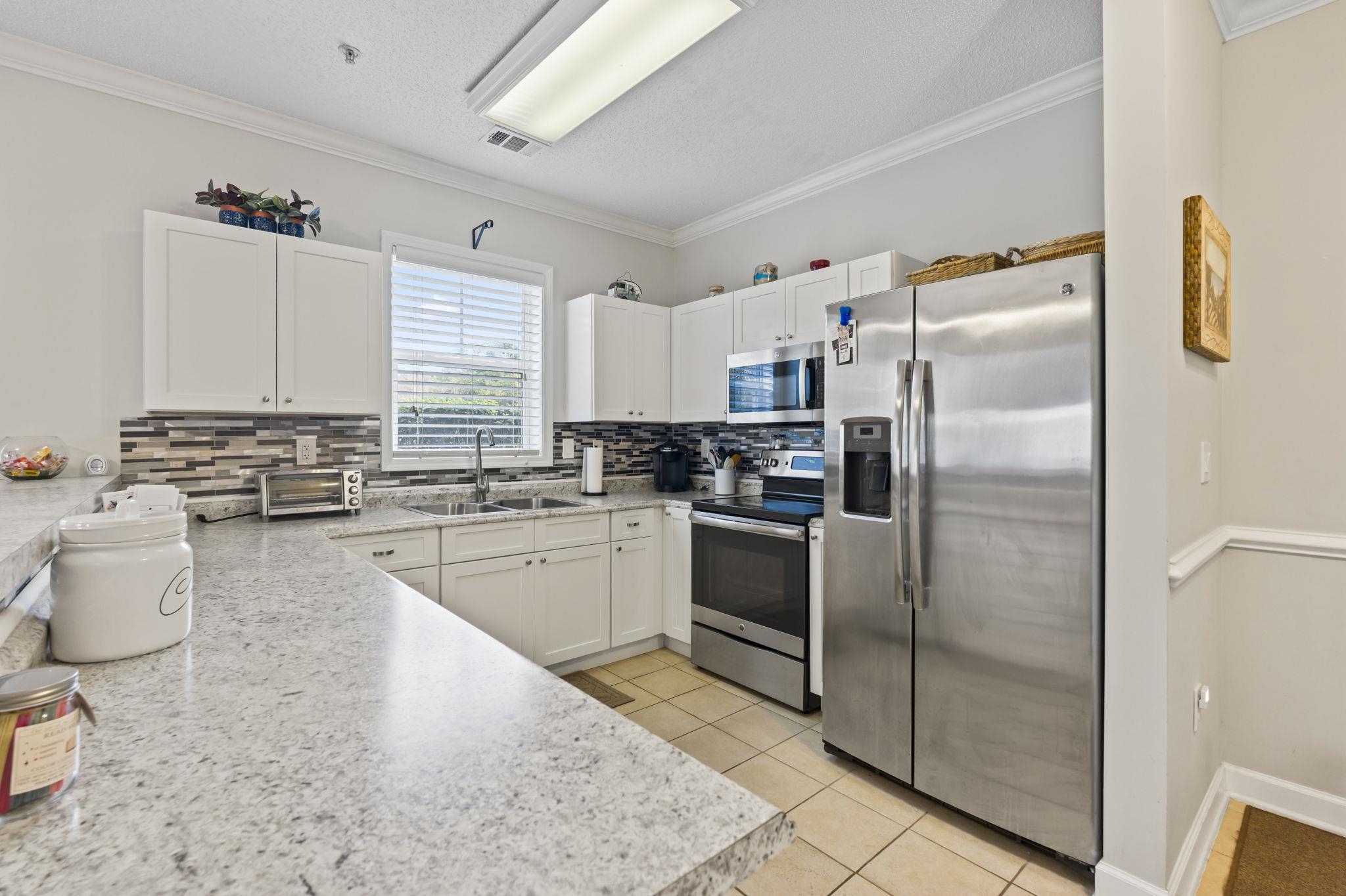 805 Crumpet Ct. Property Photo 6