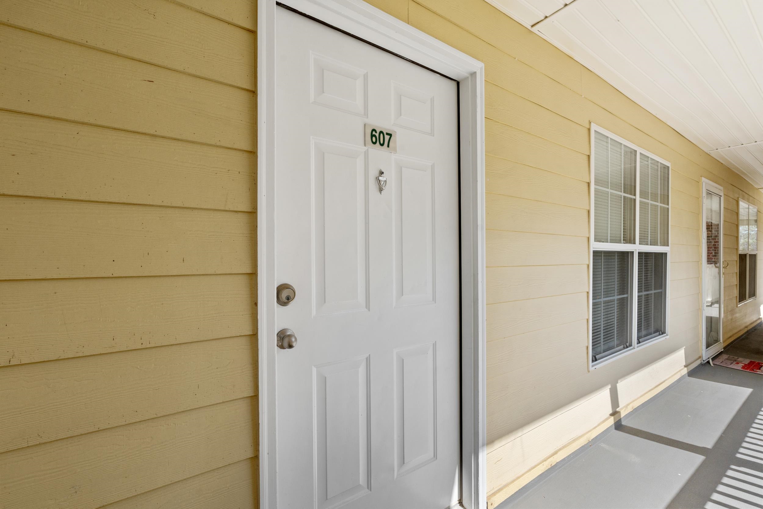 4239 Villas Dr. Property Photo 2