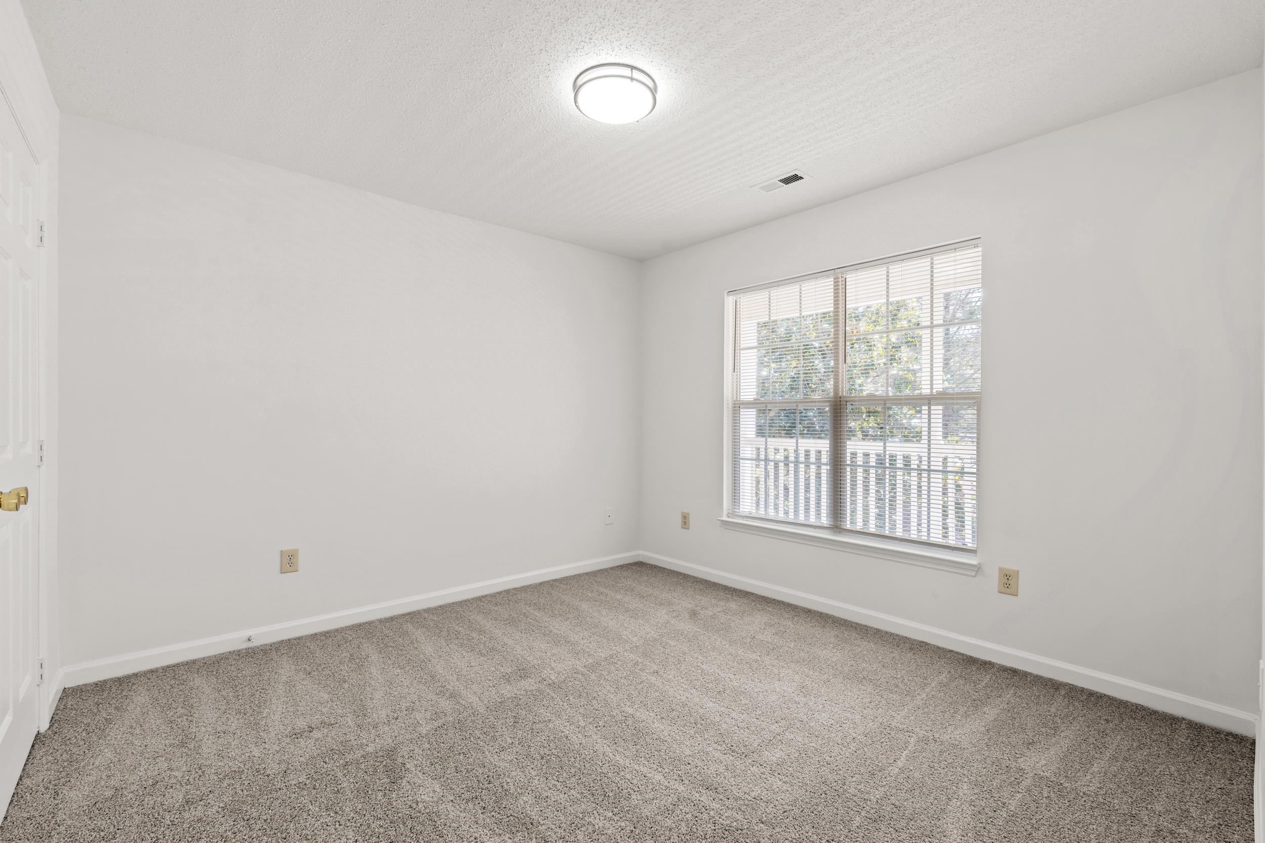 4239 Villas Dr. Property Photo 6