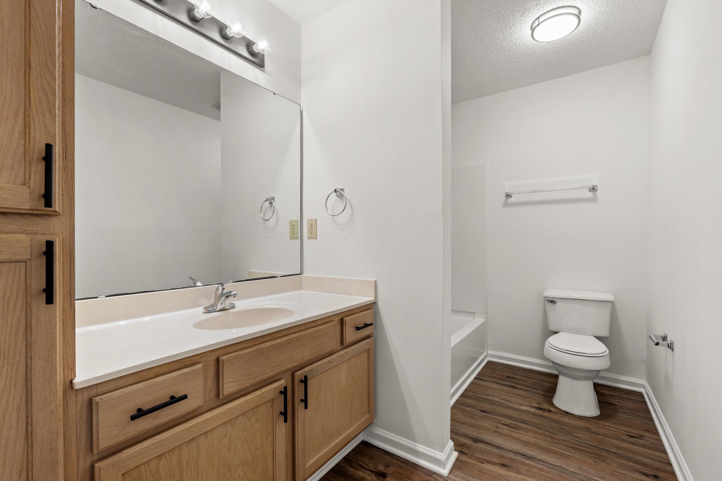 4239 Villas Dr. Property Photo 9