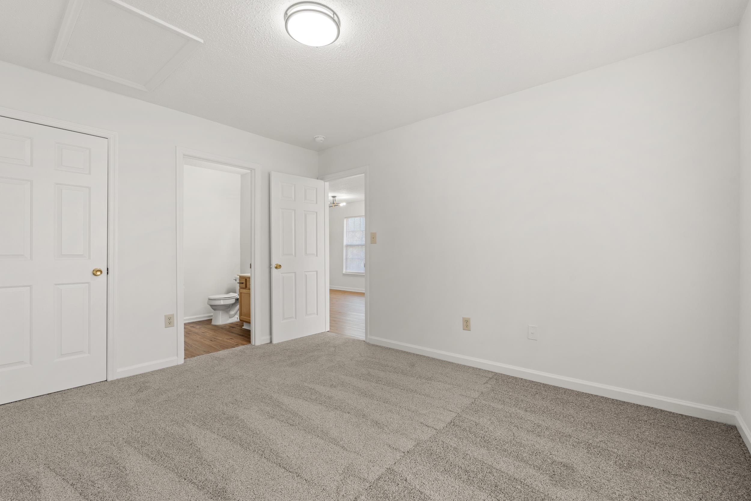 4239 Villas Dr. Property Photo 16
