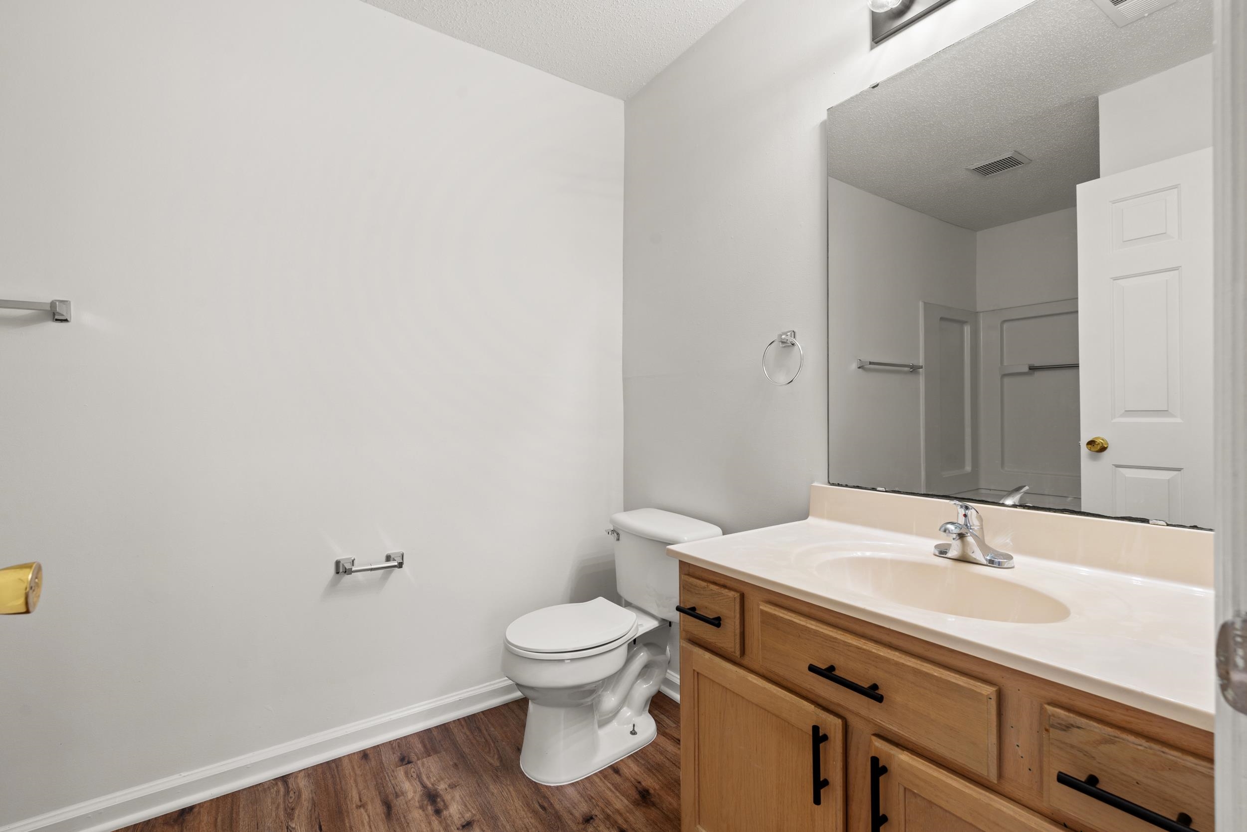 4239 Villas Dr. Property Photo 17