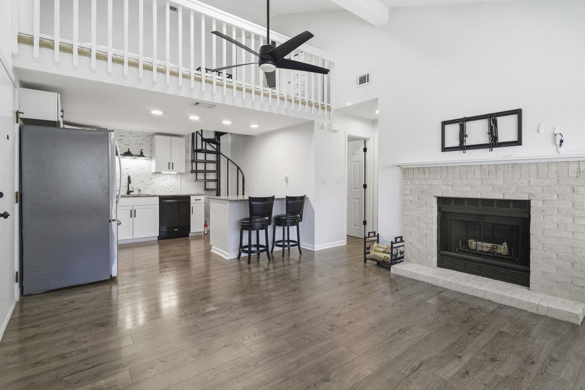 1203 Tiffany Ln. Property Photo 2