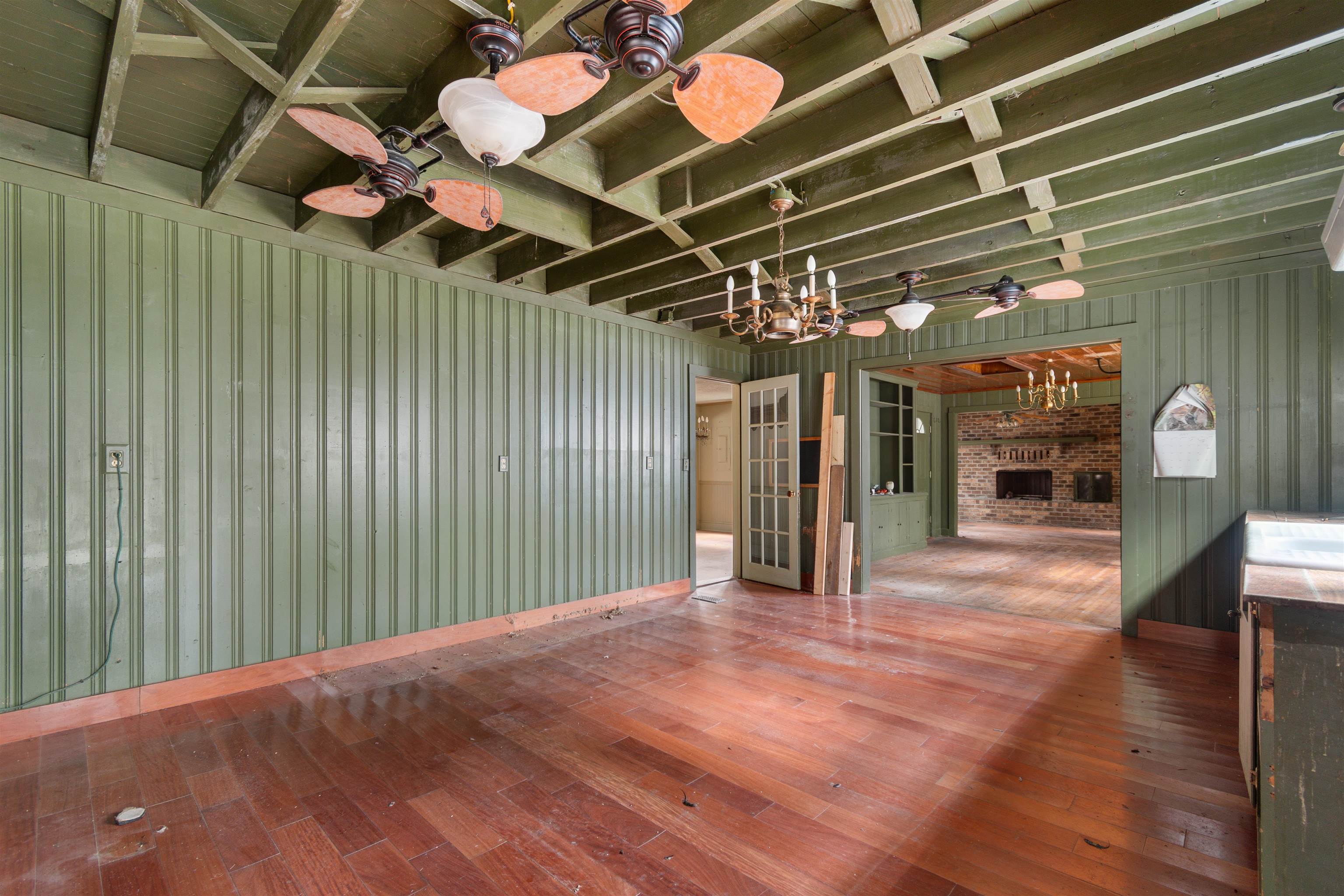 402 Wilkinson St. Property Photo 4