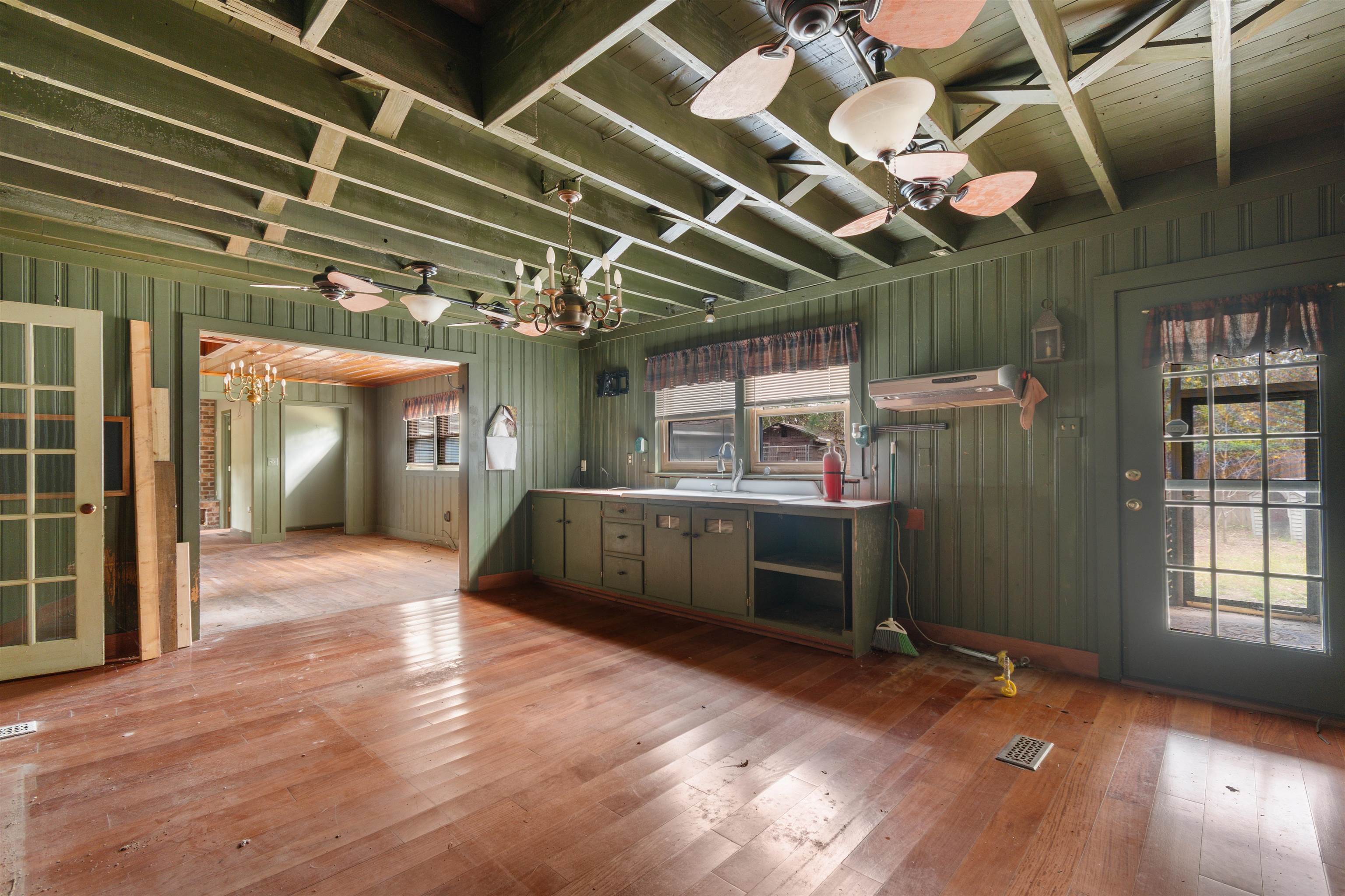 402 Wilkinson St. Property Photo 5