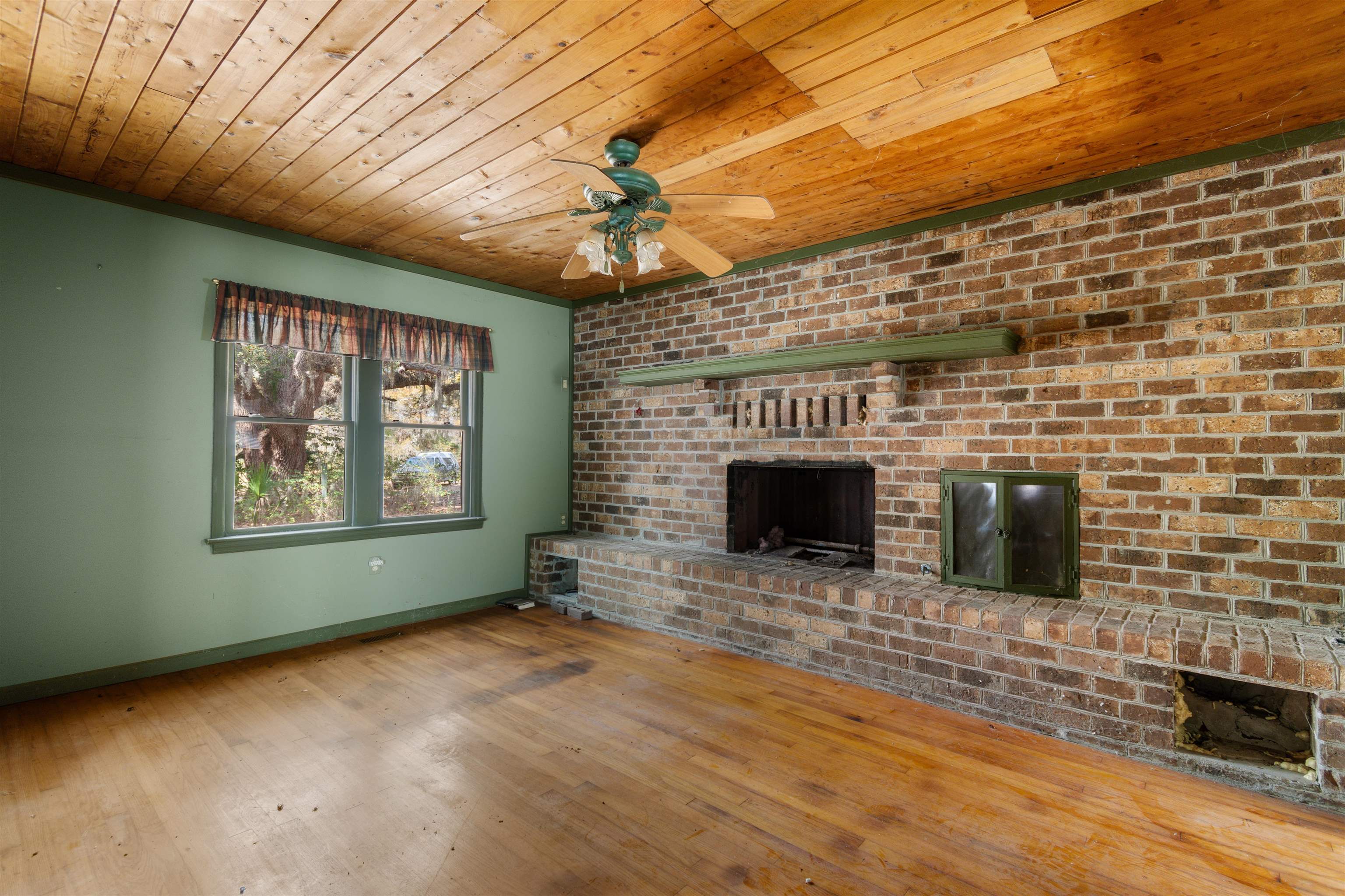 402 Wilkinson St. Property Photo 6
