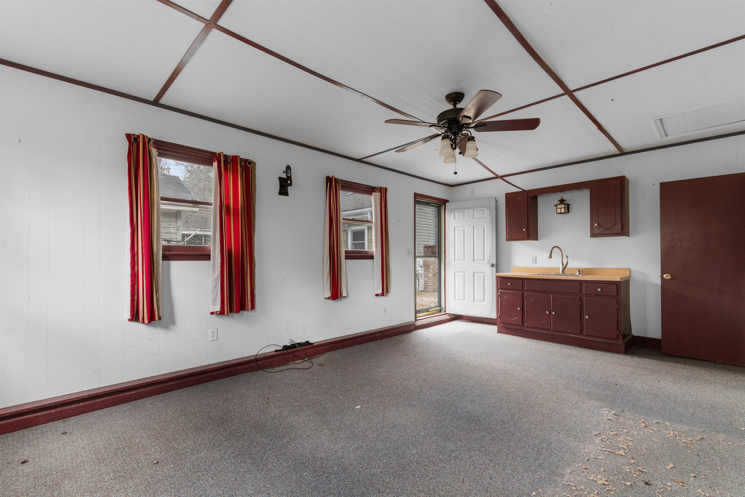 402 Wilkinson St. Property Photo 29