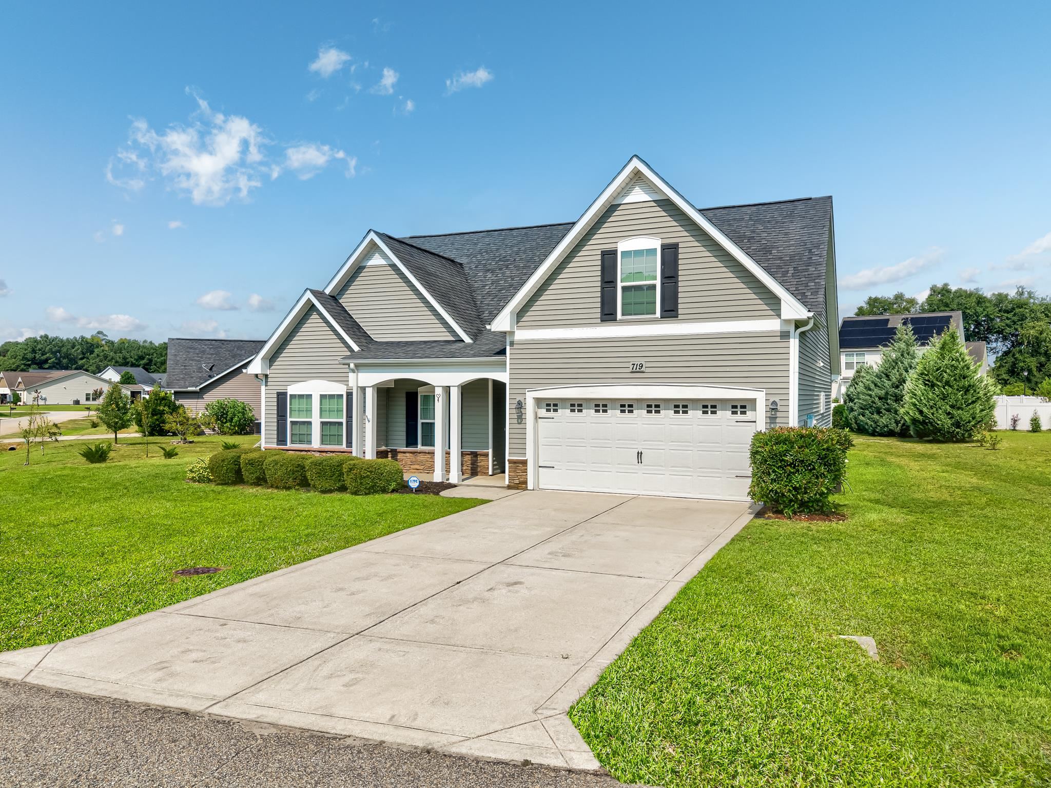 719 Londonberry Ct. Property Photo 3