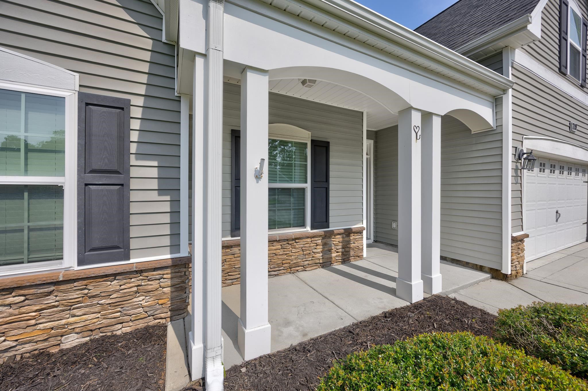 719 Londonberry Ct. Property Photo 6
