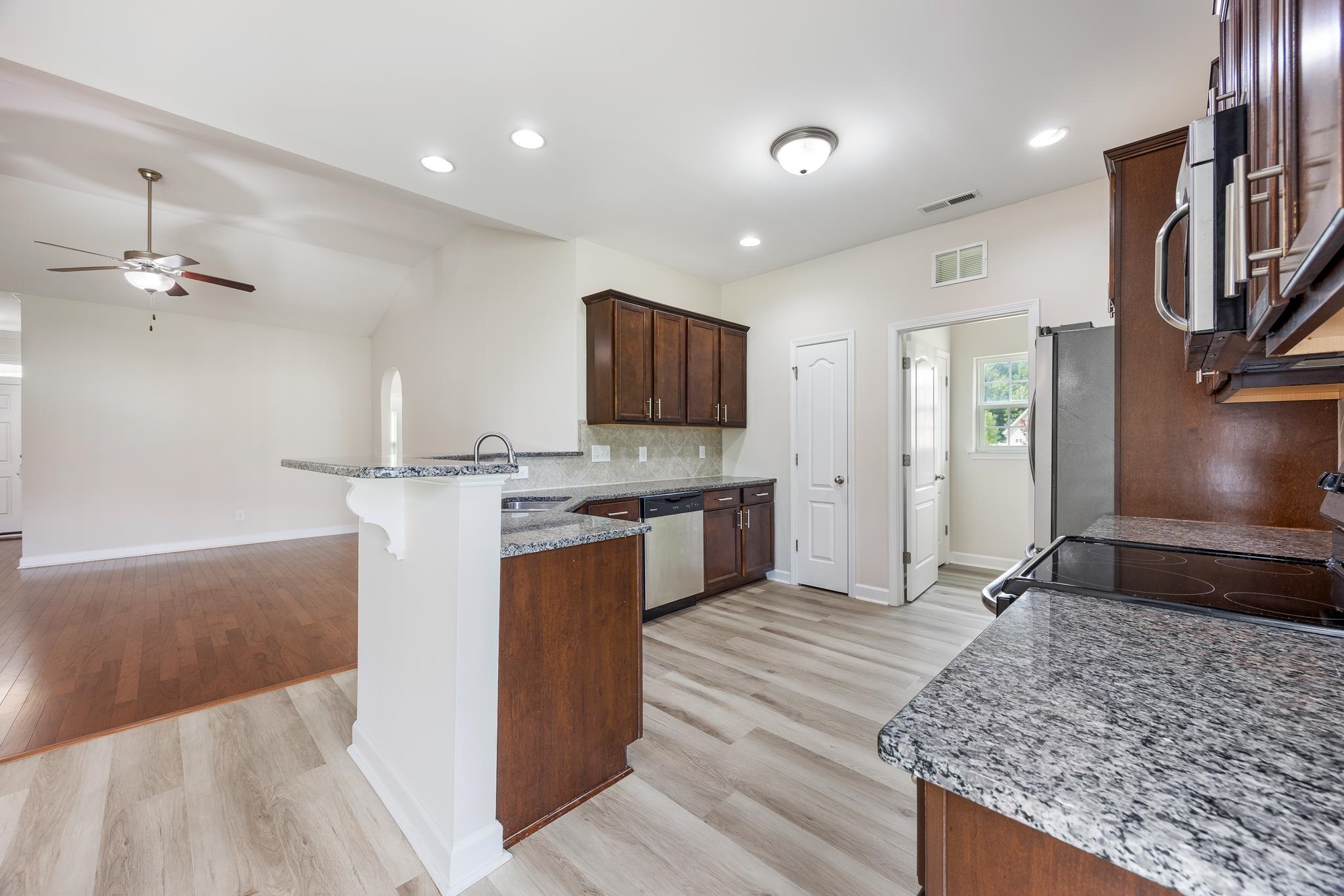 719 Londonberry Ct. Property Photo 15