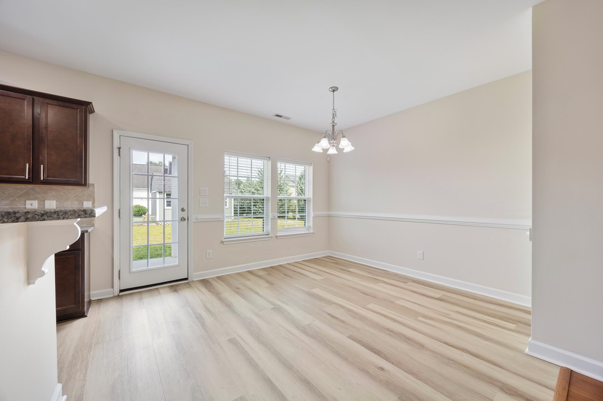 719 Londonberry Ct. Property Photo 18