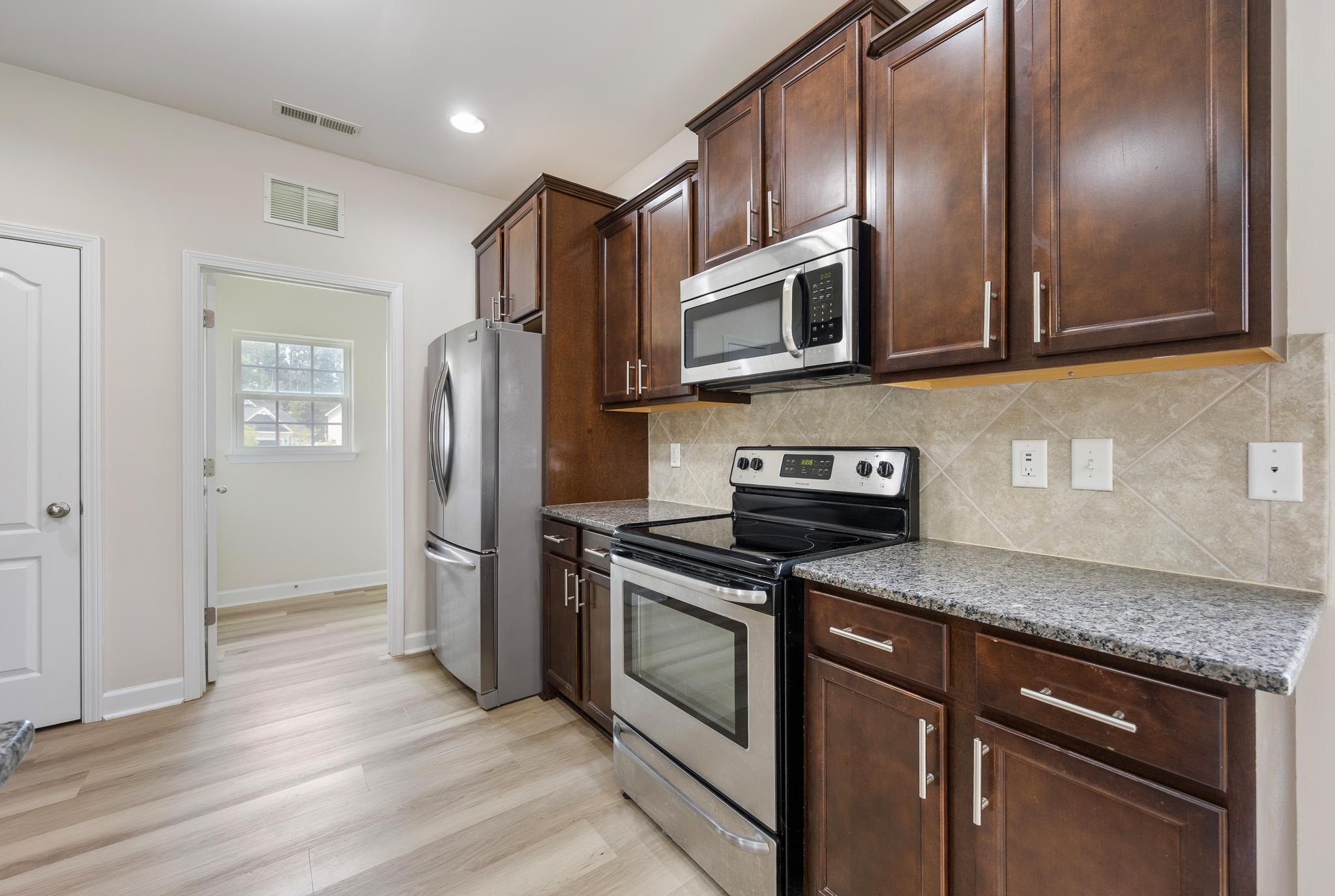 719 Londonberry Ct. Property Photo 20